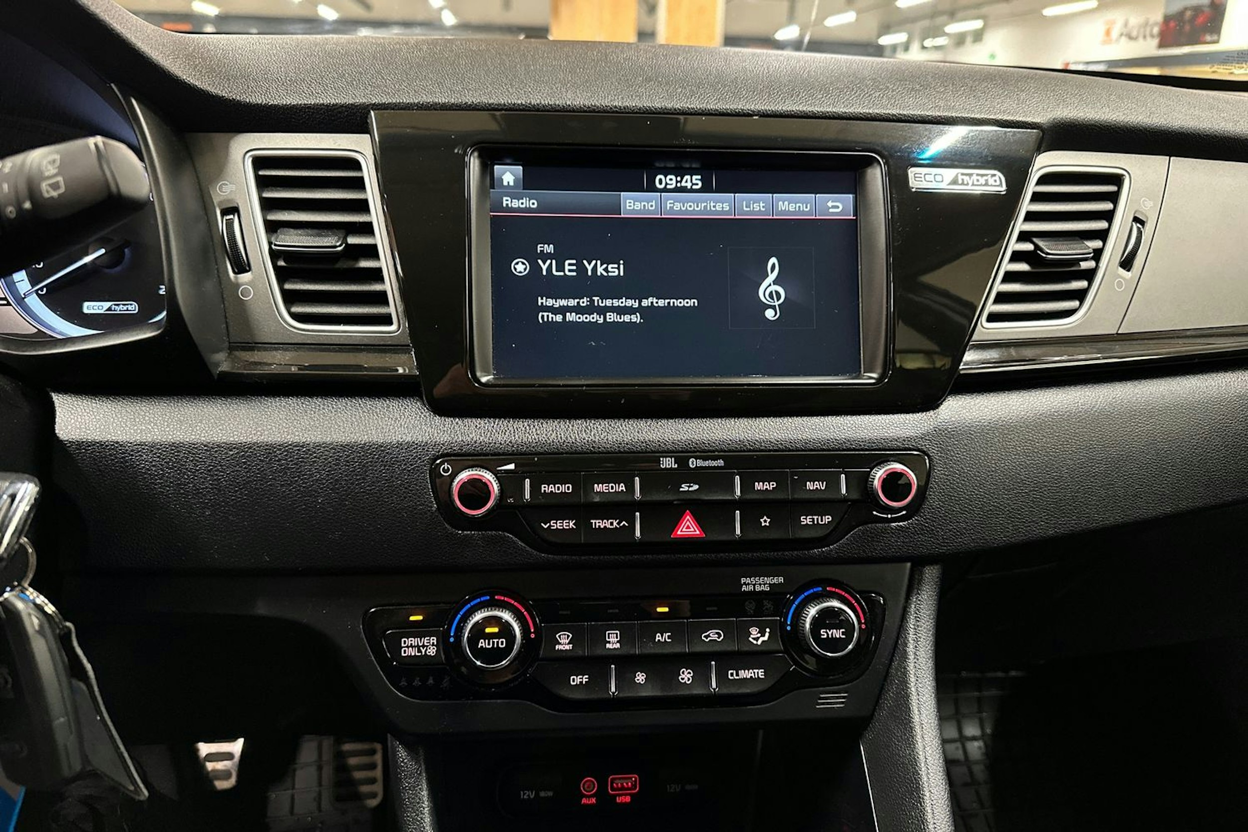 sininen Kia Niro 2019 kuva 19.