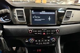 sininen Kia Niro 2019 kuva 19.