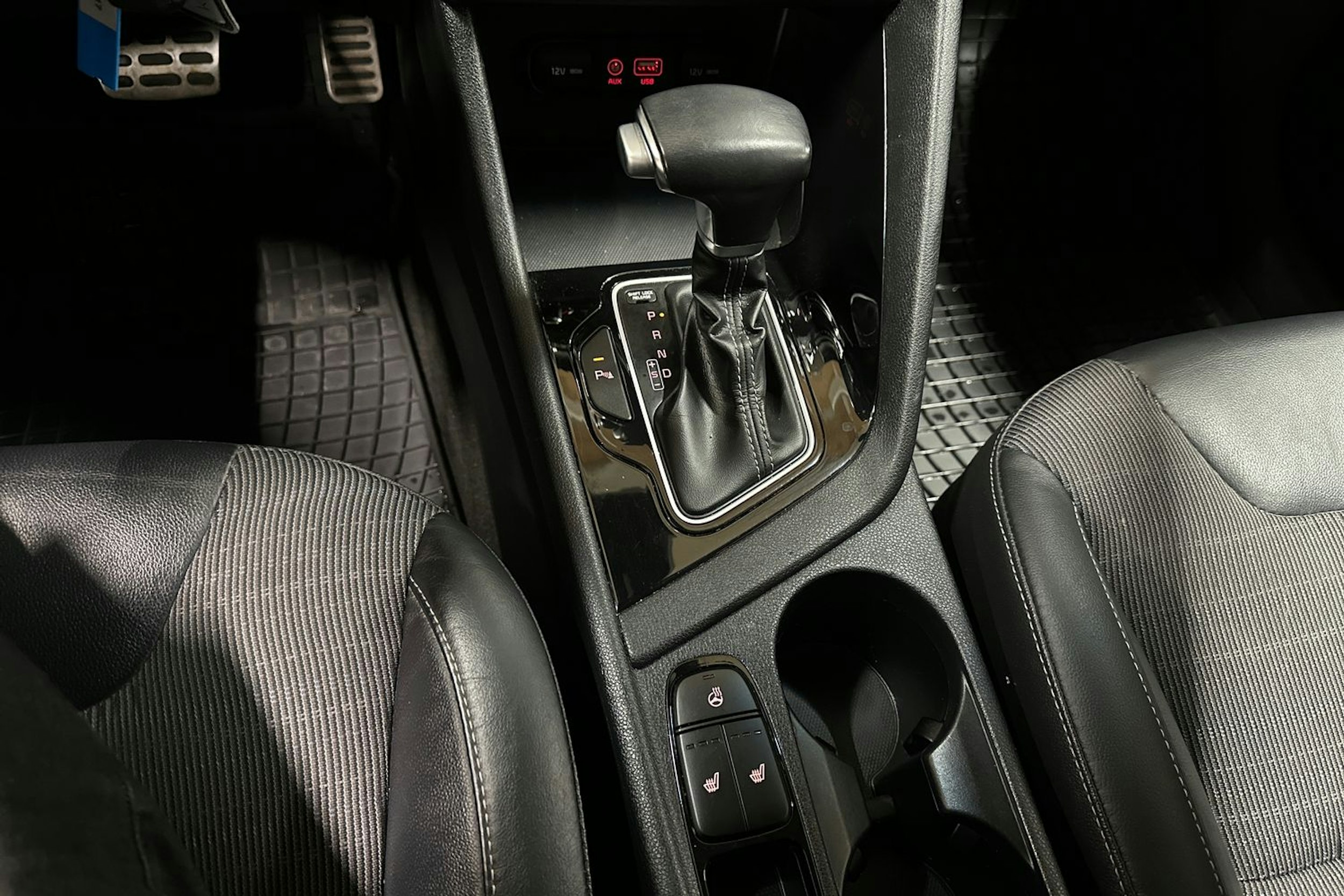 sininen Kia Niro 2019 kuva 21.