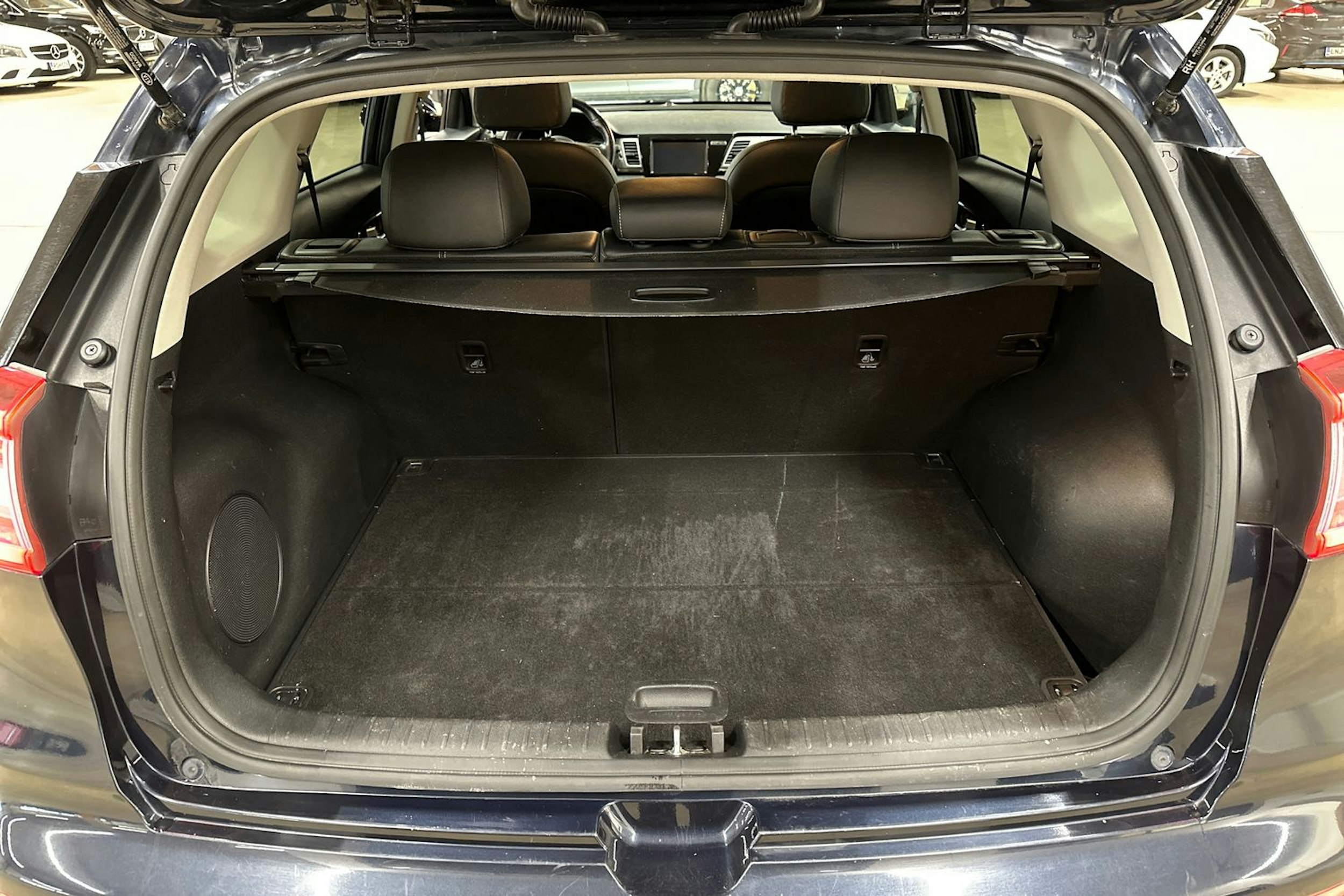 sininen Kia Niro 2019 kuva 28.