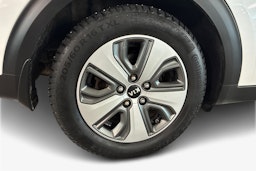 valkoinen Kia Niro 2020 kuva 11.