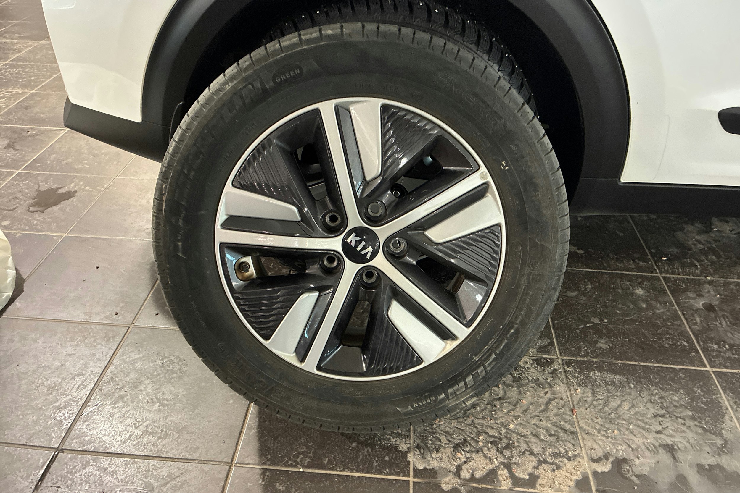 valkoinen Kia Niro 2020 kuva 13.