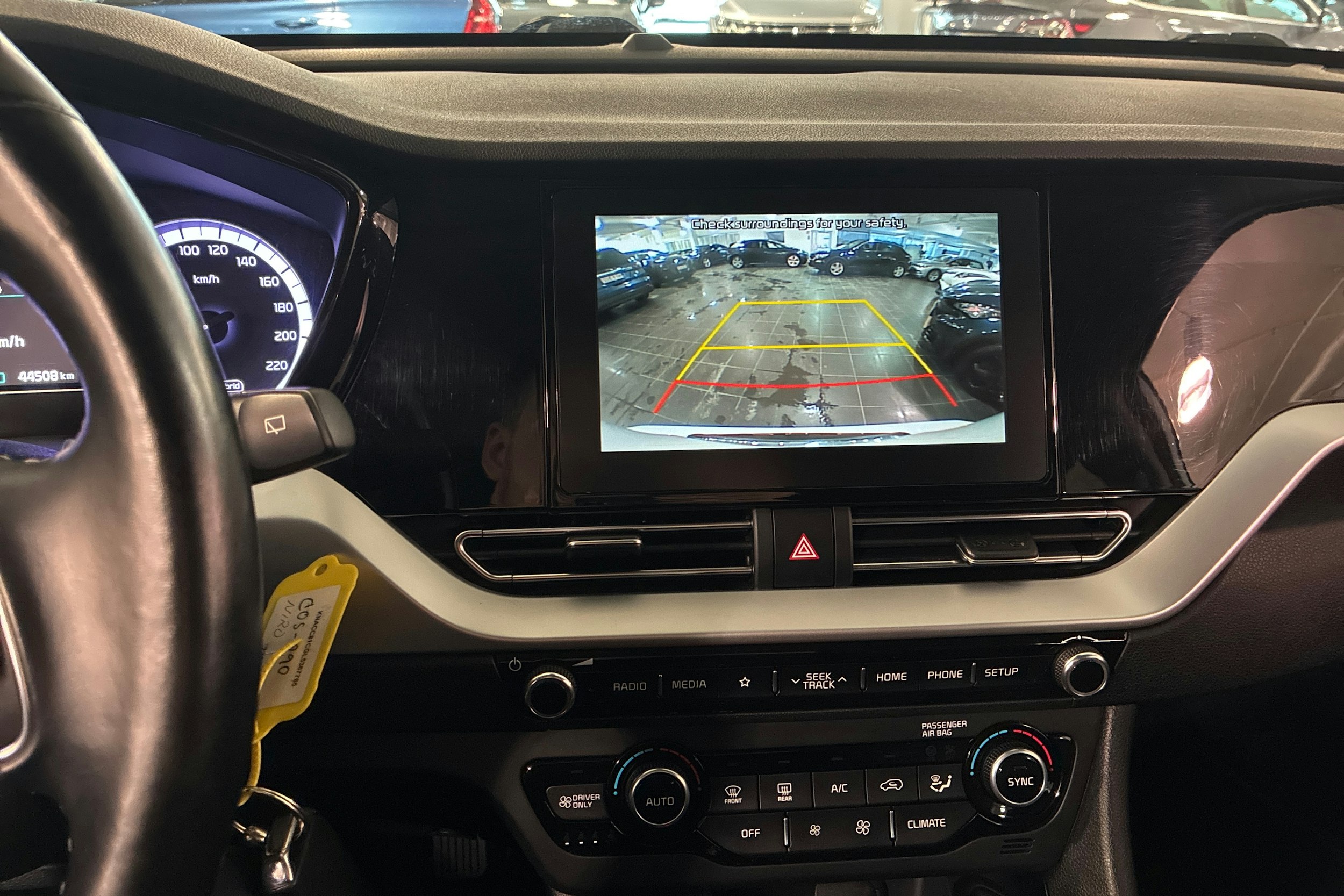 valkoinen Kia Niro 2020 kuva 16.