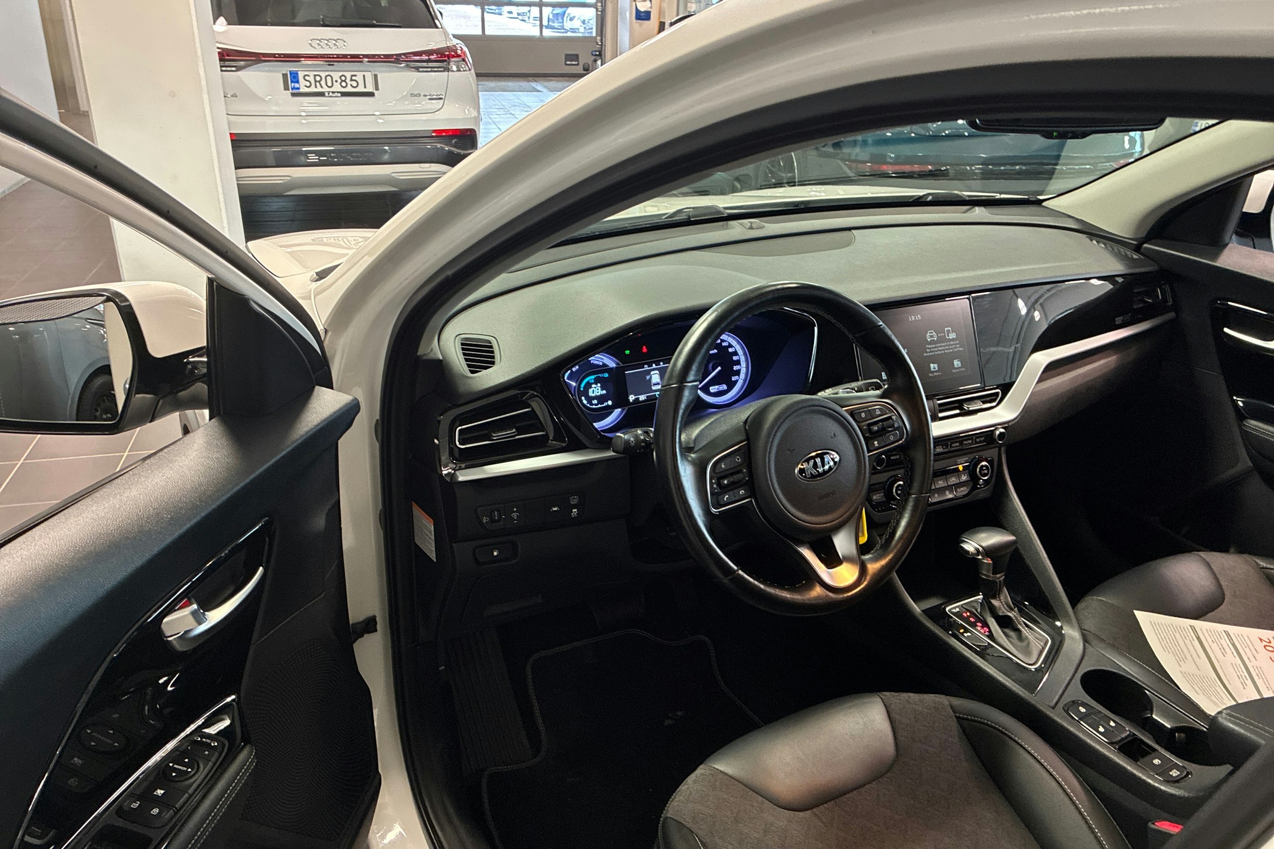 valkoinen Kia Niro 2020 kuva 19.