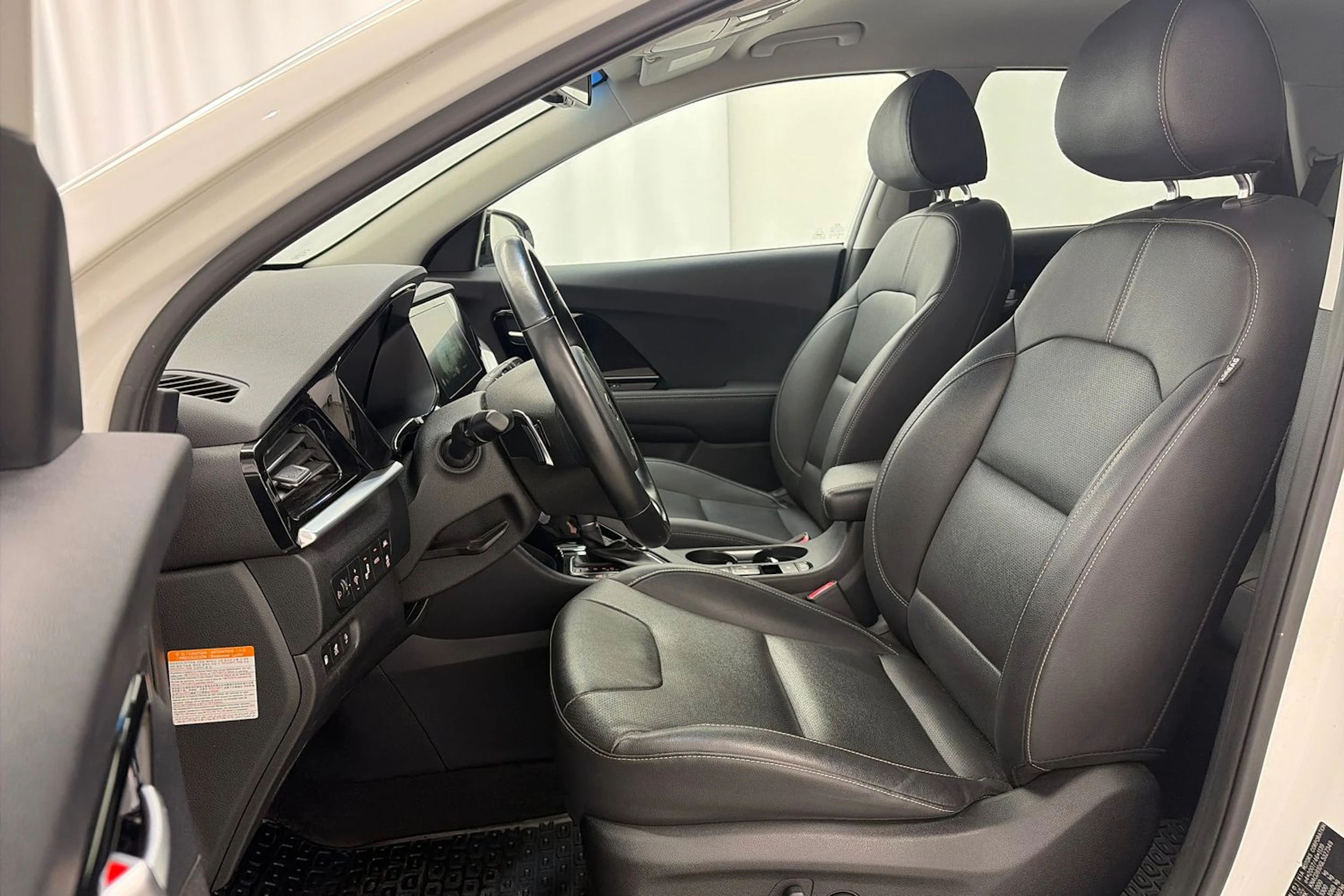 valkoinen Kia Niro 2020 kuva 16.