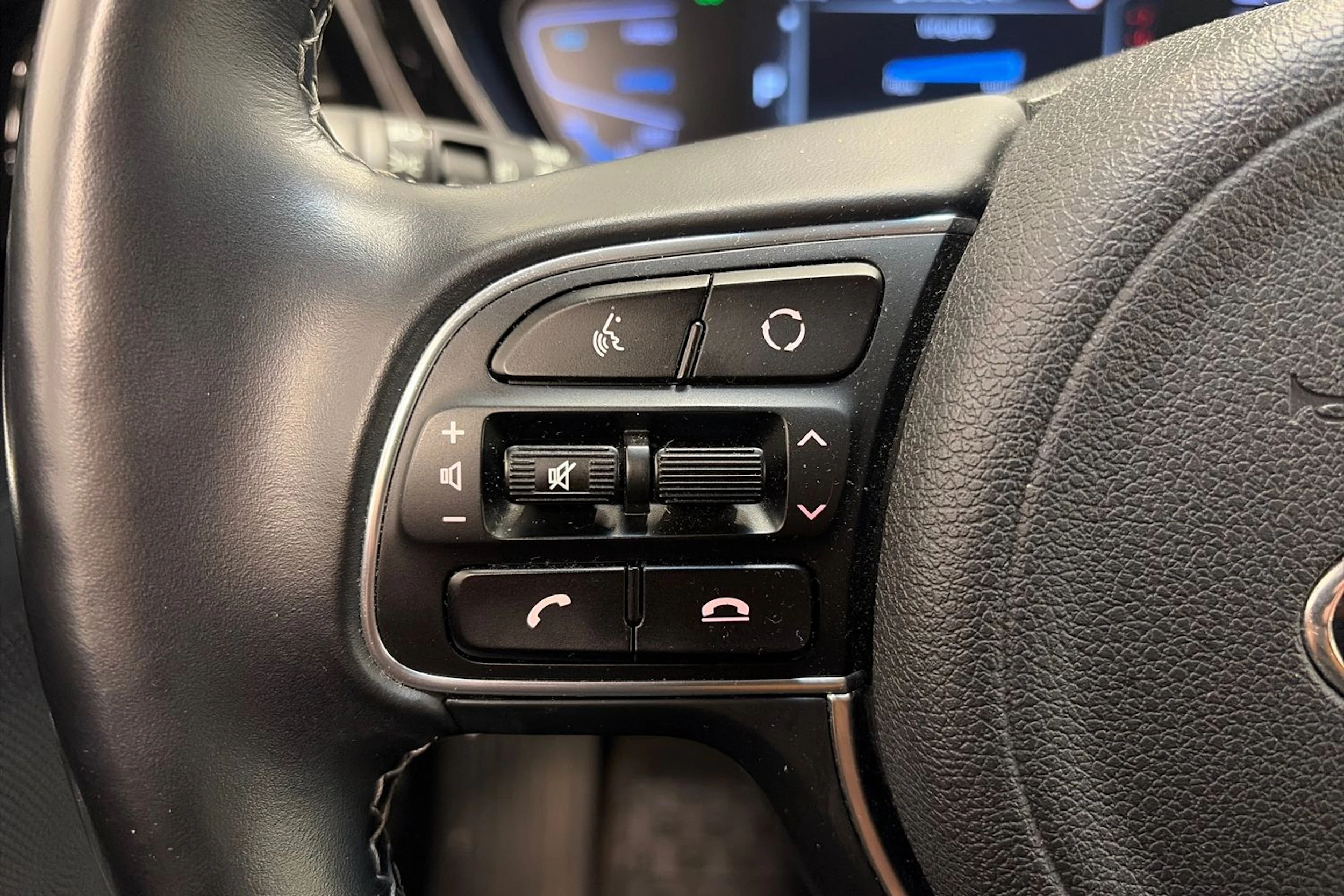 valkoinen Kia Niro 2020 kuva 19.