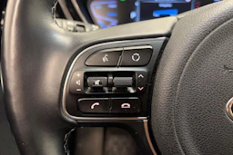 valkoinen Kia Niro 2020 kuva 19.