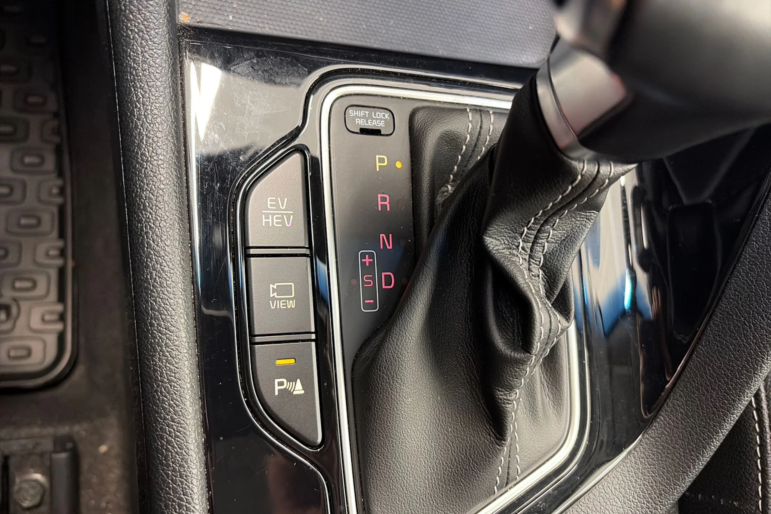 valkoinen Kia Niro 2020 kuva 29.