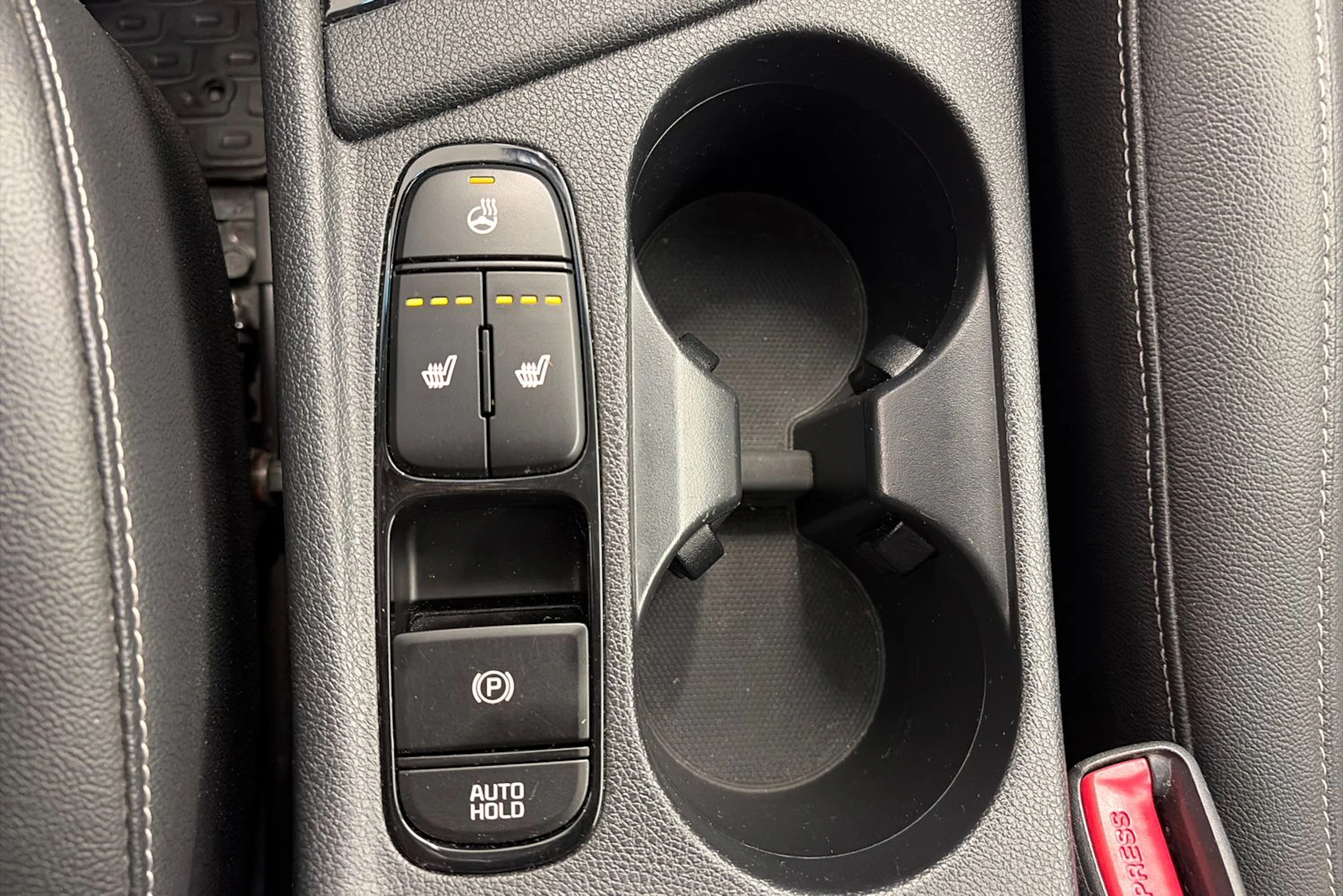 valkoinen Kia Niro 2020 kuva 30.
