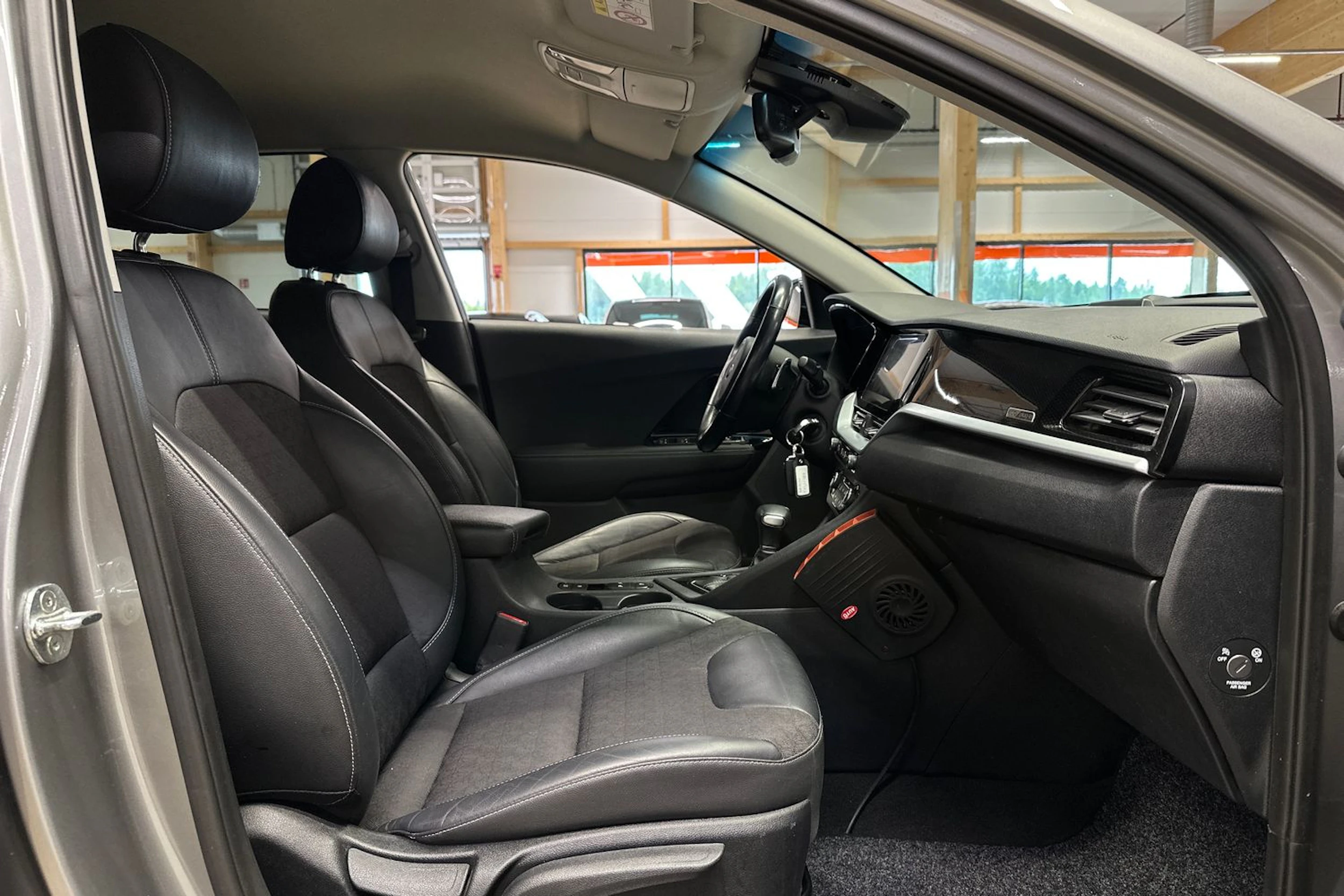 harmaa Kia Niro 2020 kuva 11.