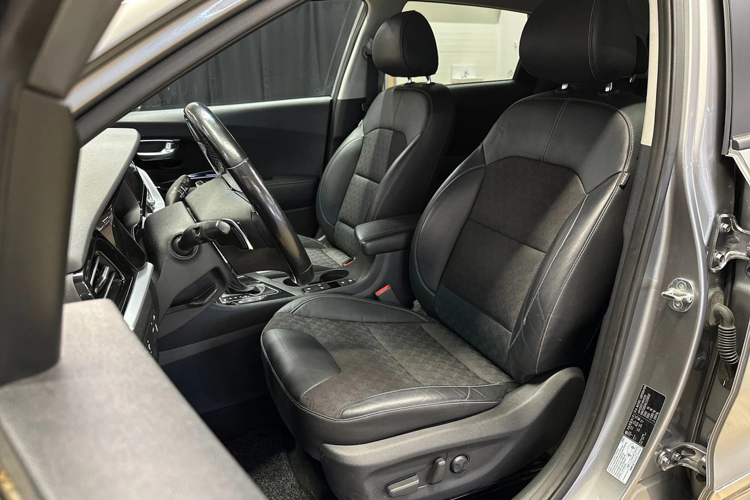 harmaa Kia Niro 2020 kuva 13.