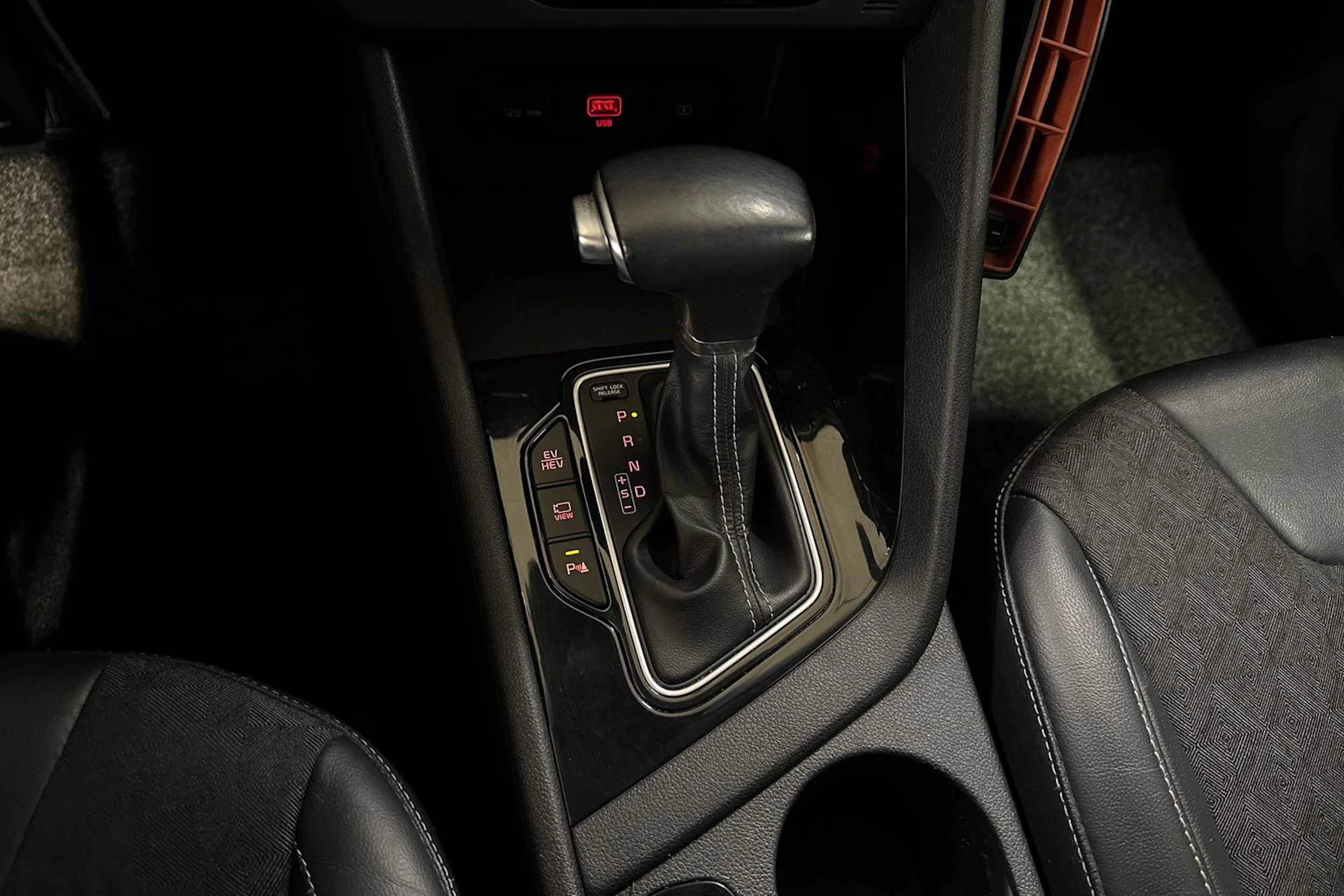 harmaa Kia Niro 2020 kuva 19.