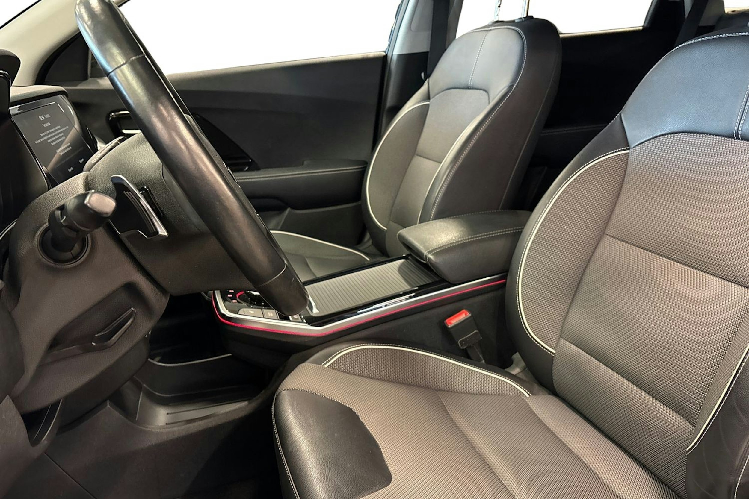sininen Kia Niro 2021 kuva 9.