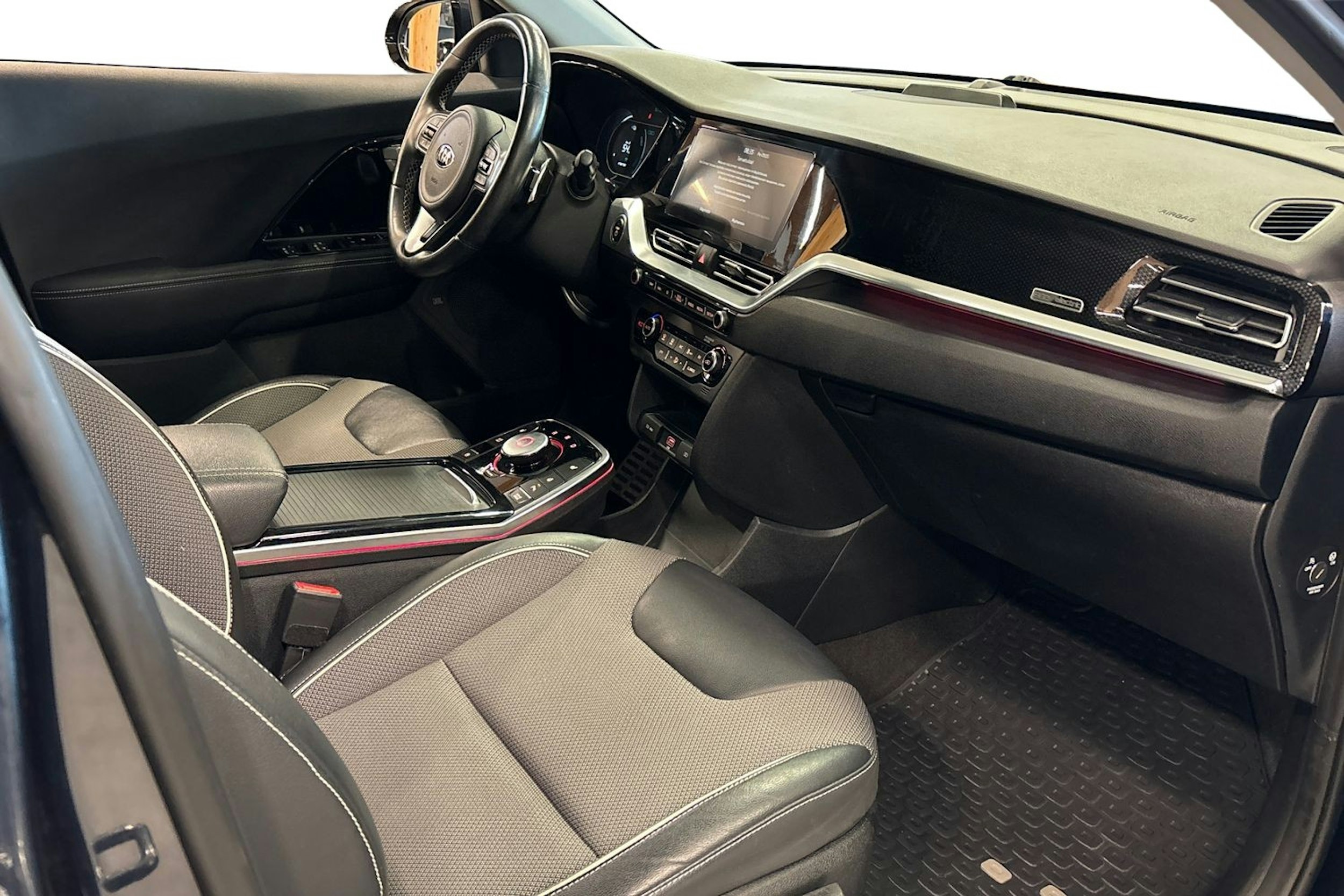 sininen Kia Niro 2021 kuva 10.