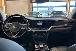 sininen Kia Niro 2021 kuva 15.