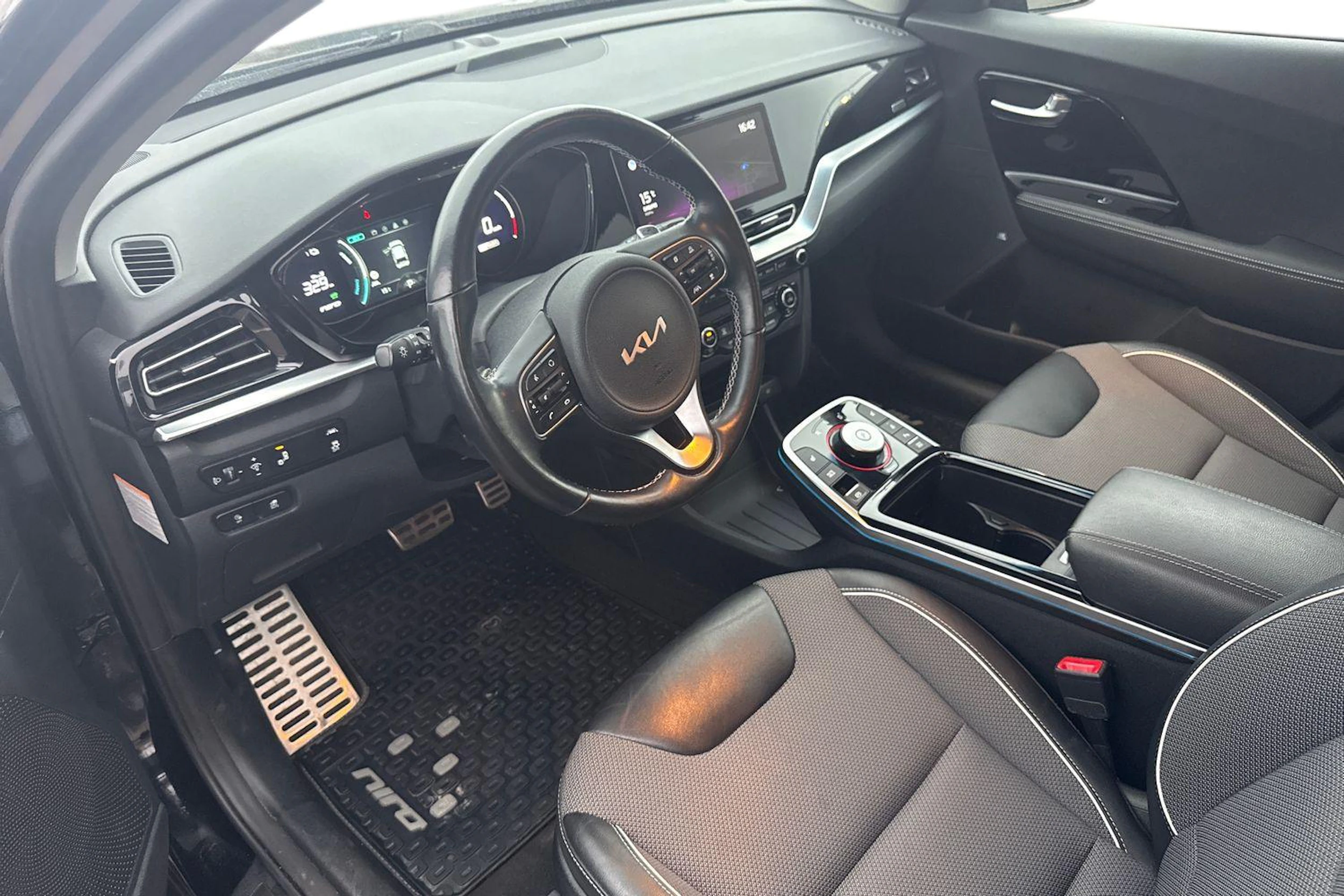 Musta Kia Niro 2022 kuva 11.