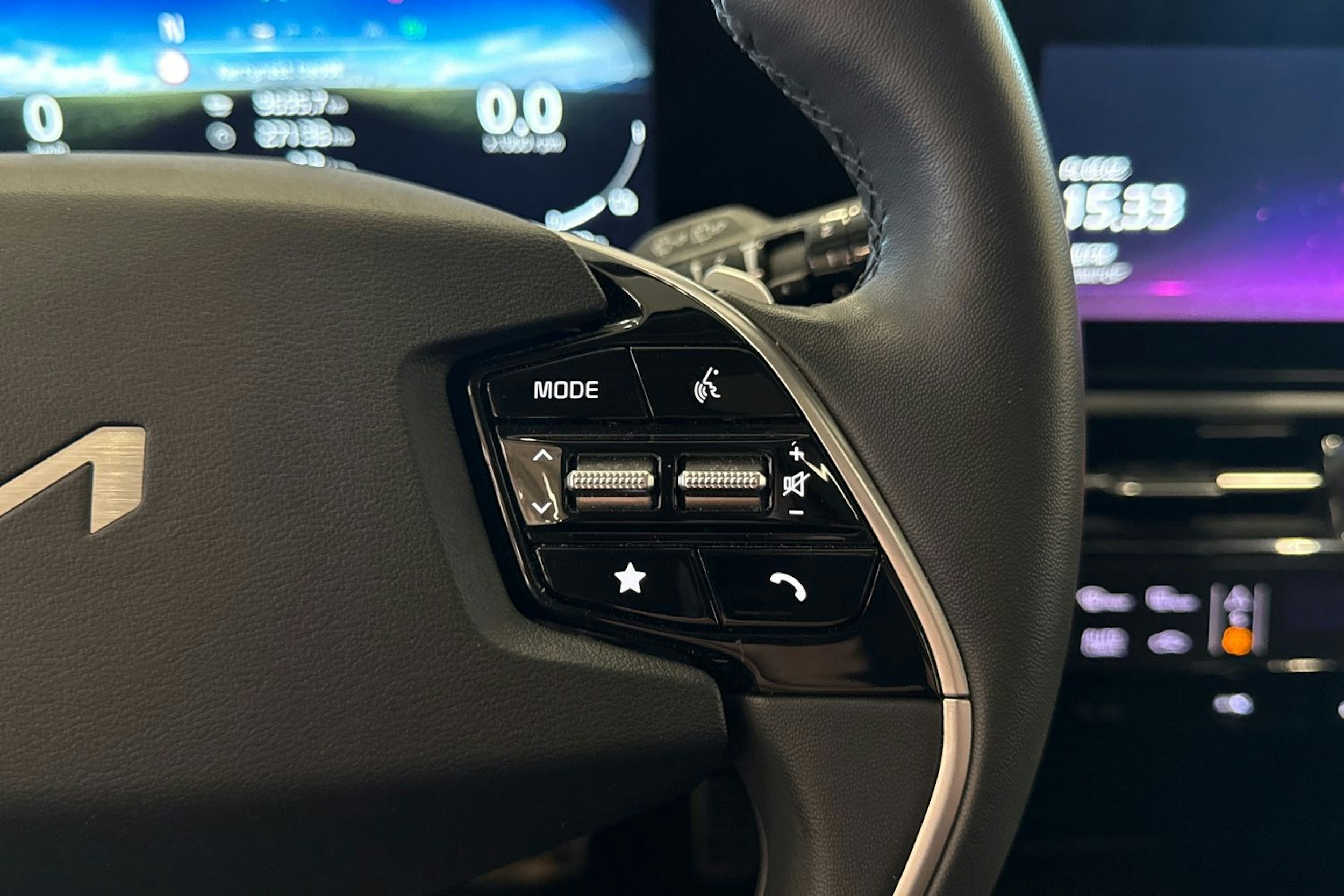 oranssi Kia Niro 2022 kuva 16.