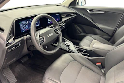 valkoinen Kia Niro 2022 kuva 6.