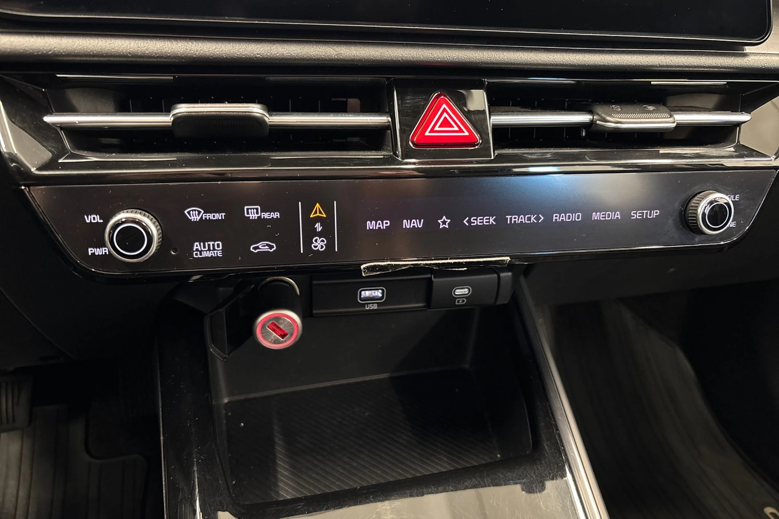 valkoinen Kia Niro 2022 kuva 13.