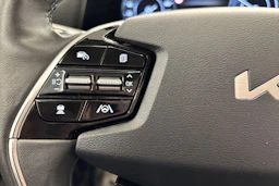 valkoinen Kia Niro 2022 kuva 16.