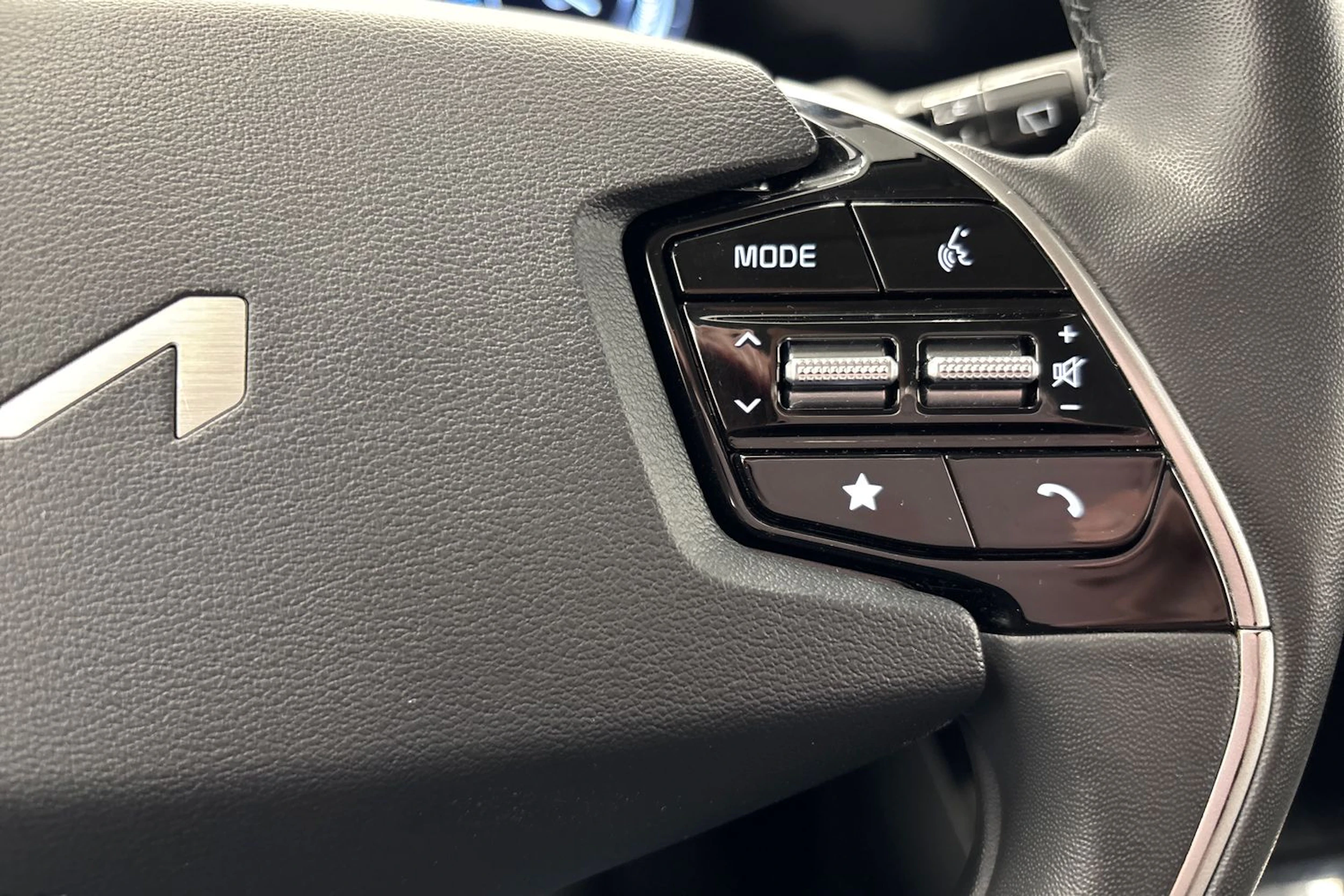 valkoinen Kia Niro 2022 kuva 17.