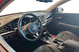 punainen Kia Niro 2022 kuva 3.