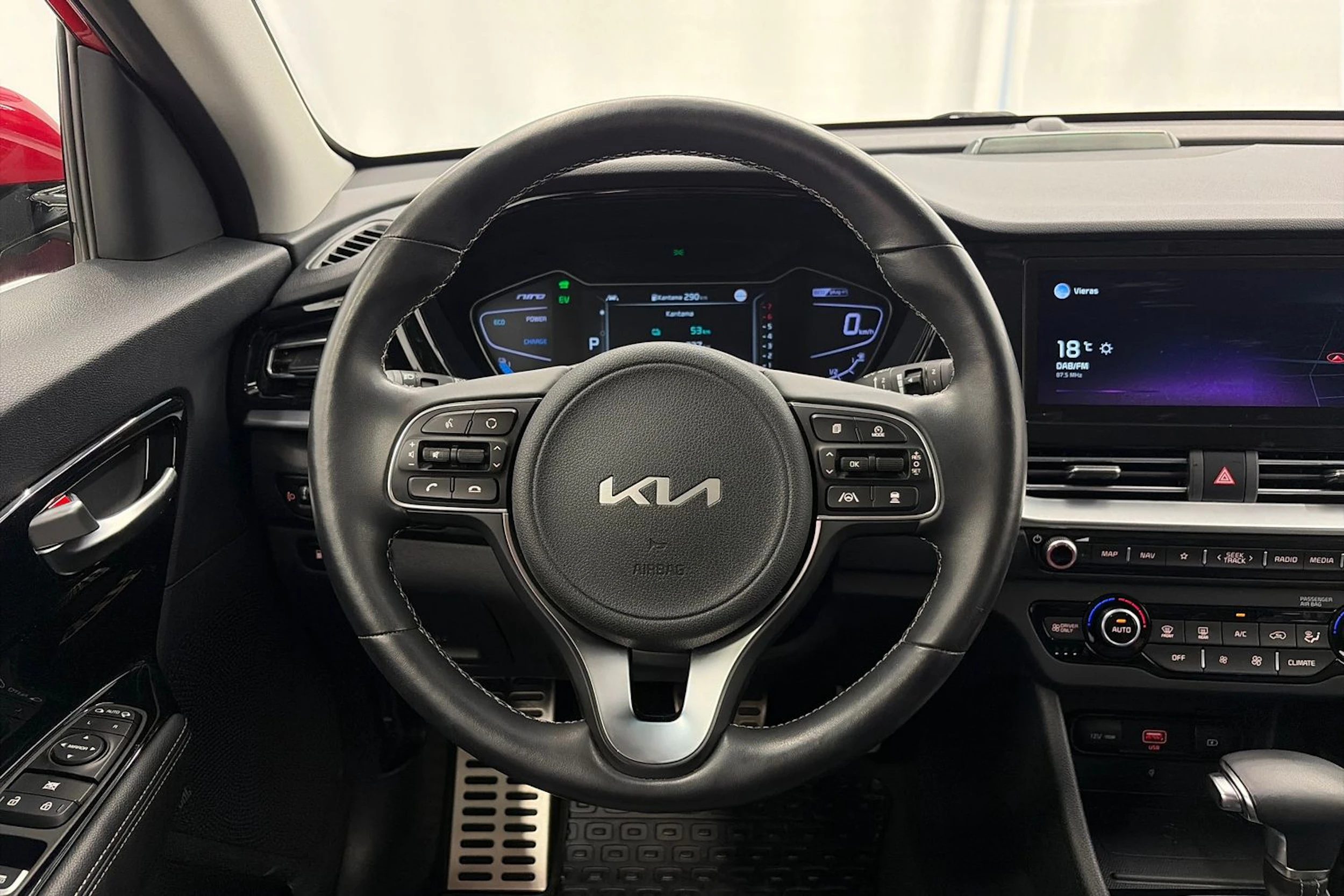 punainen Kia Niro 2022 kuva 13.