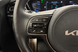 punainen Kia Niro 2022 kuva 15.