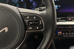 punainen Kia Niro 2022 kuva 16.