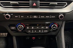 punainen Kia Niro 2022 kuva 22.