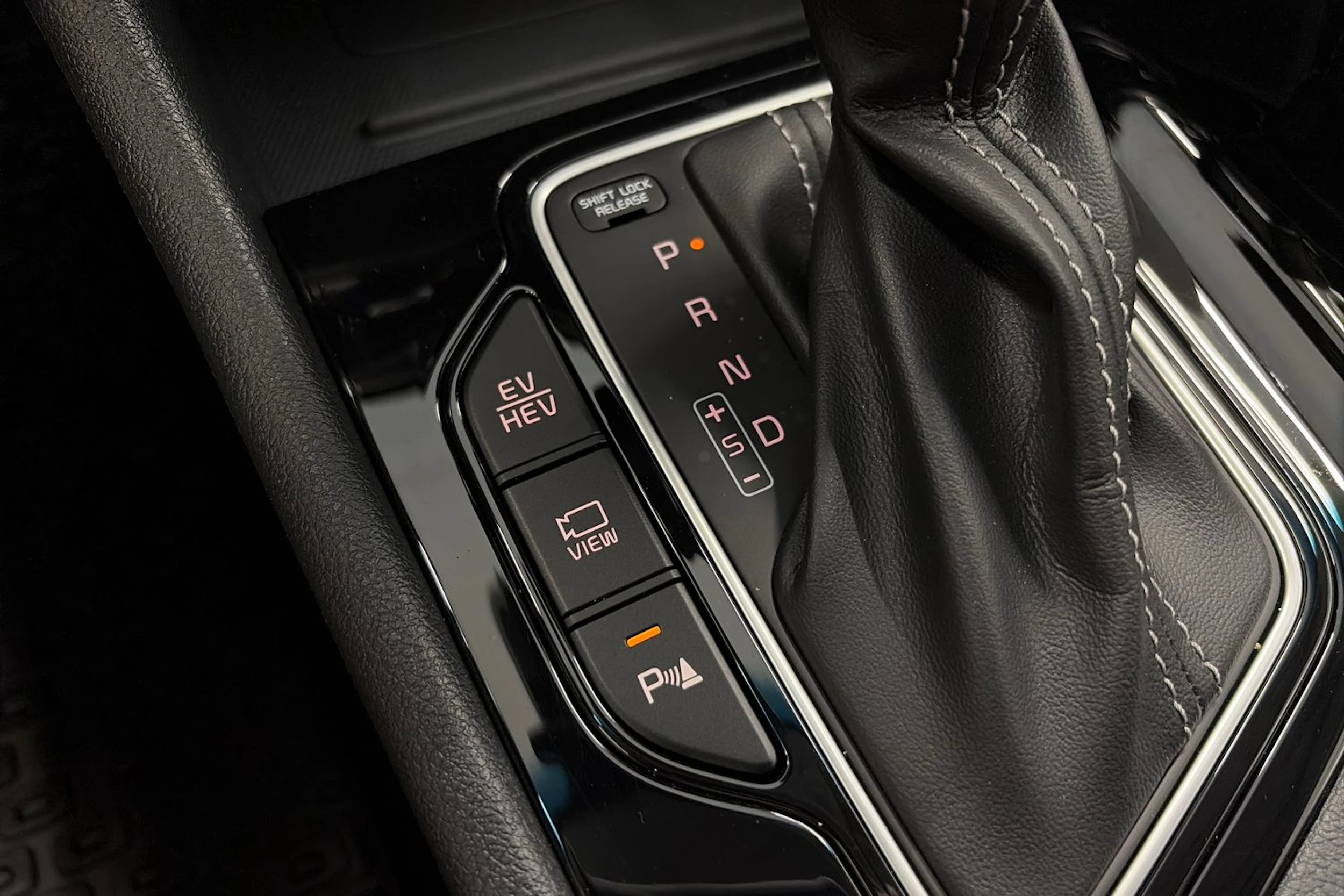 punainen Kia Niro 2022 kuva 23.