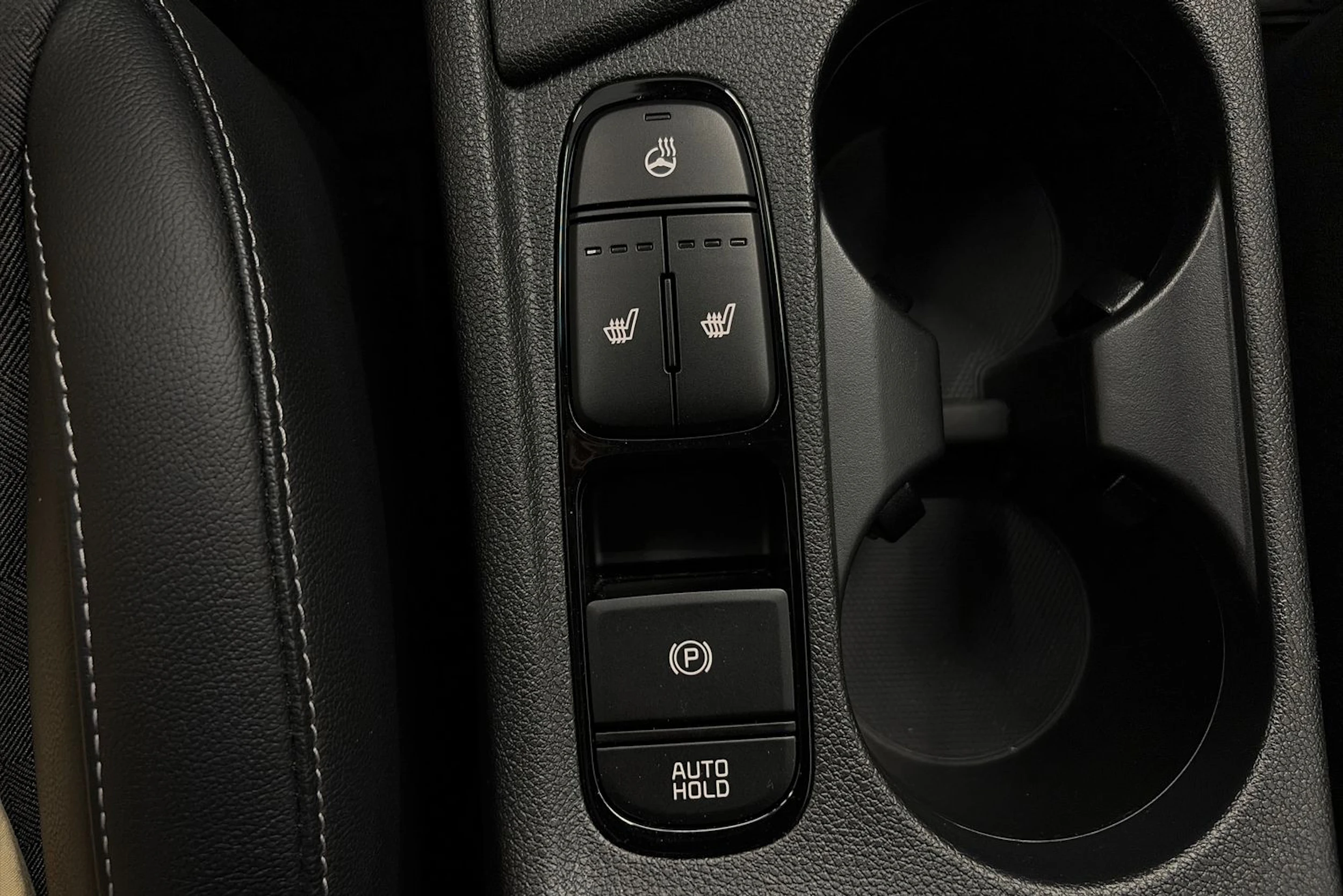 punainen Kia Niro 2022 kuva 24.