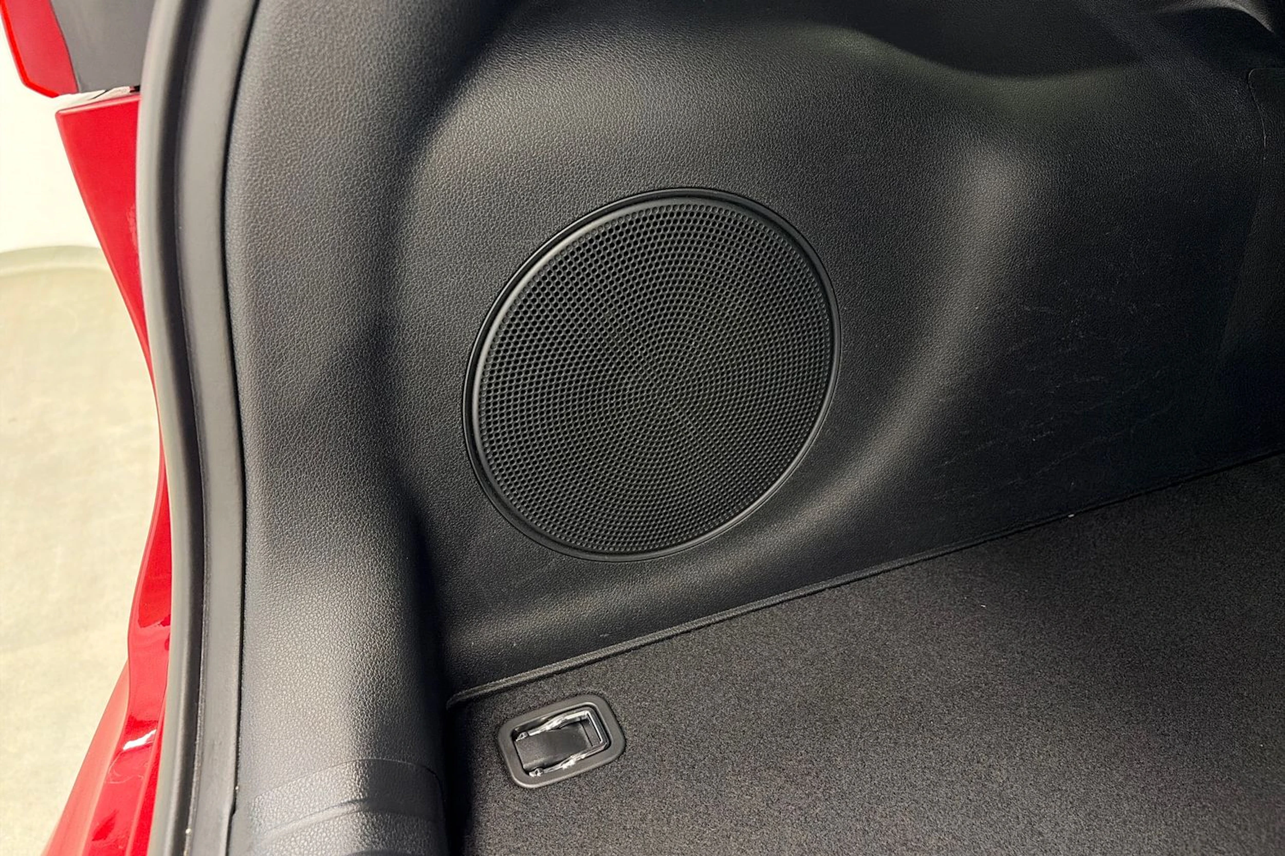 punainen Kia Niro 2022 kuva 30.