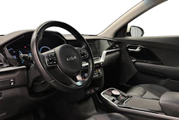 valkoinen Kia Niro 2022 kuva 6.