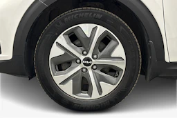 valkoinen Kia Niro 2022 kuva 9.