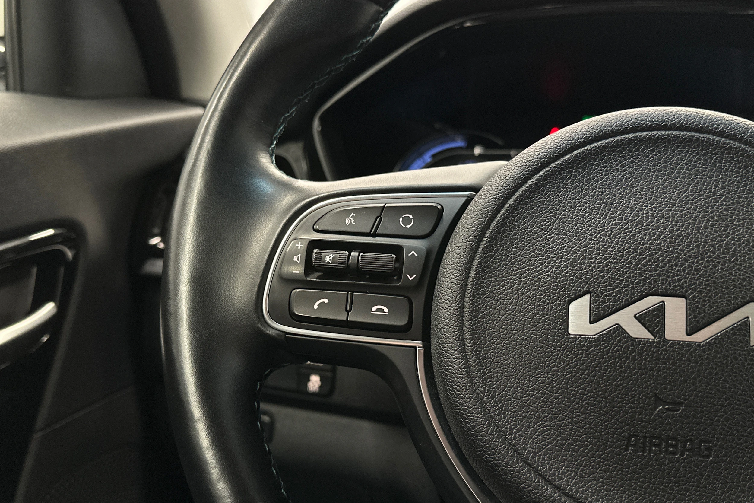 valkoinen Kia Niro 2022 kuva 14.