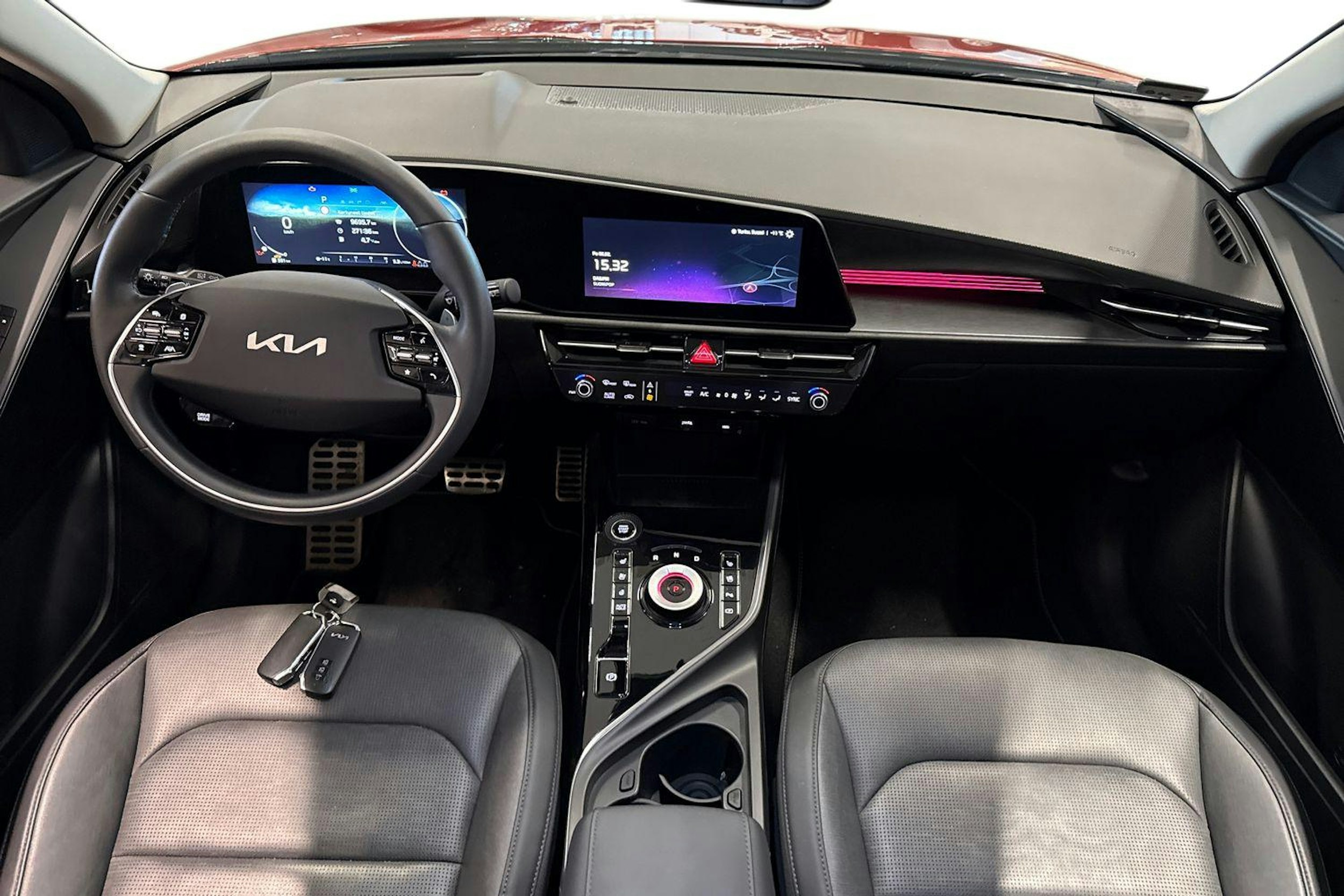 oranssi Kia Niro 2023 kuva 9.
