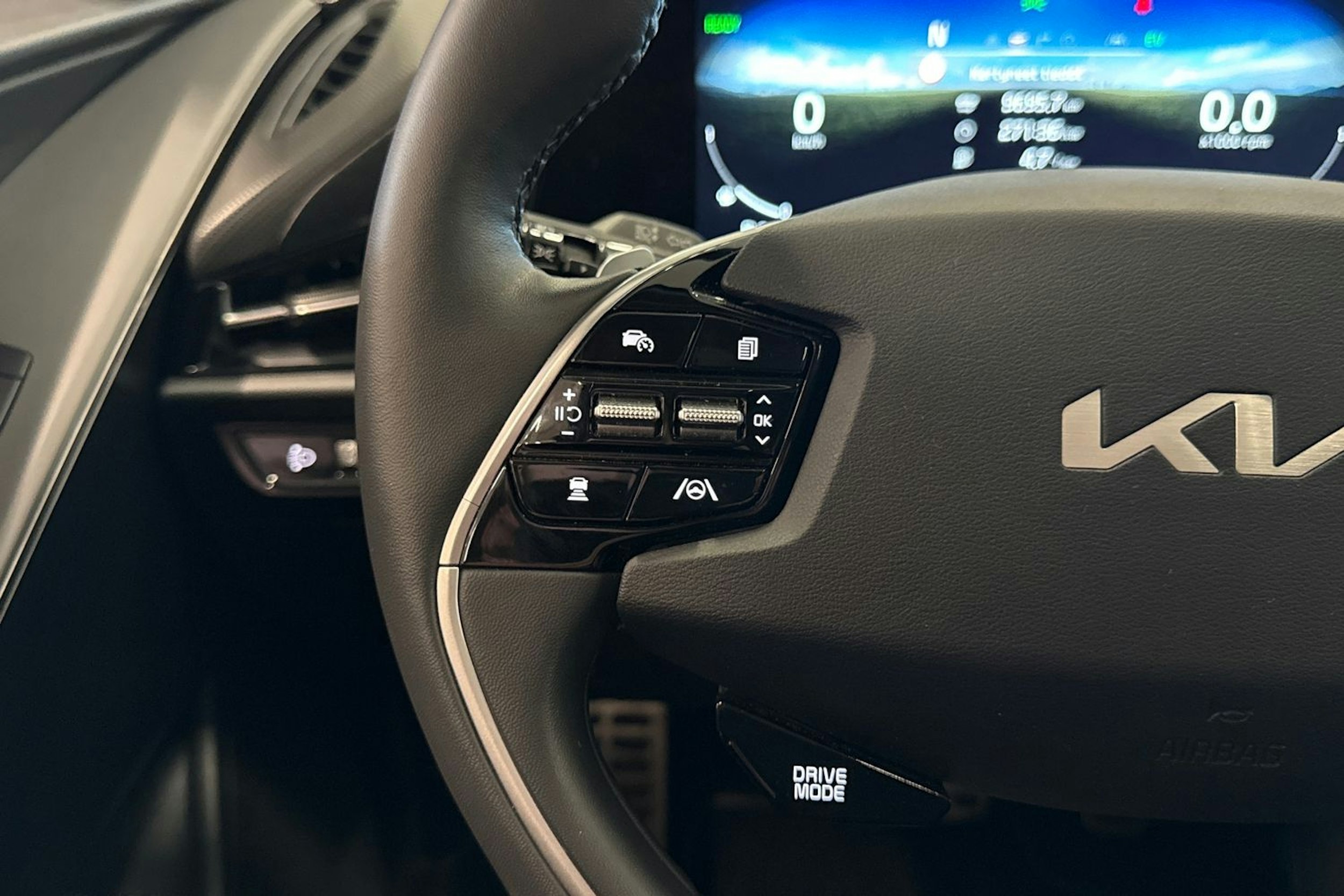 oranssi Kia Niro 2023 kuva 15.