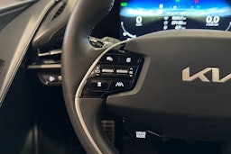 oranssi Kia Niro 2023 kuva 15.