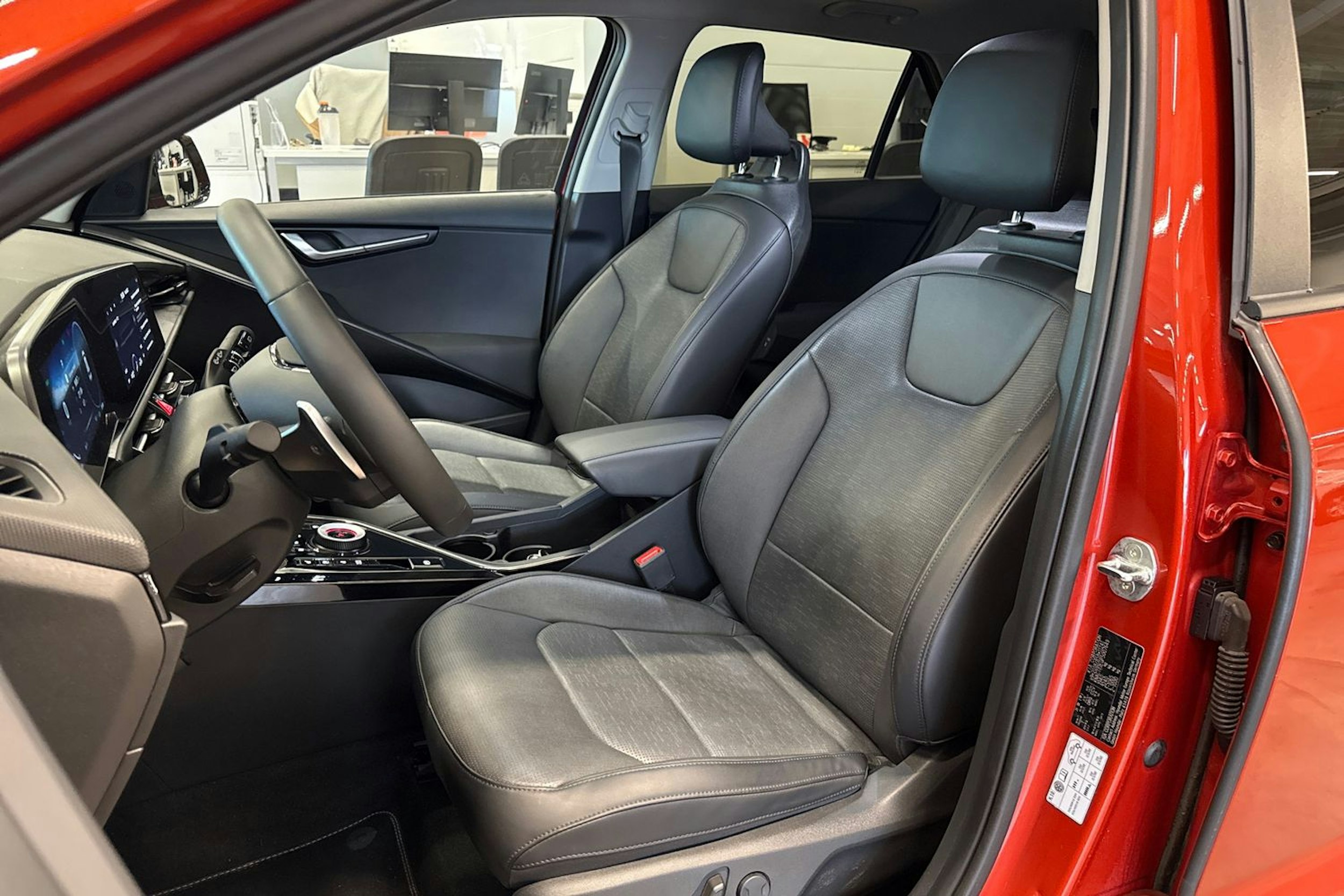 oranssi Kia Niro 2023 kuva 24.