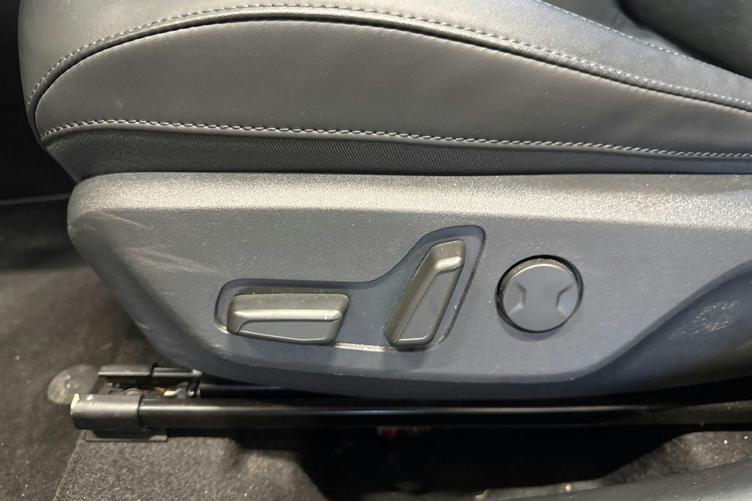 oranssi Kia Niro 2023 kuva 25.