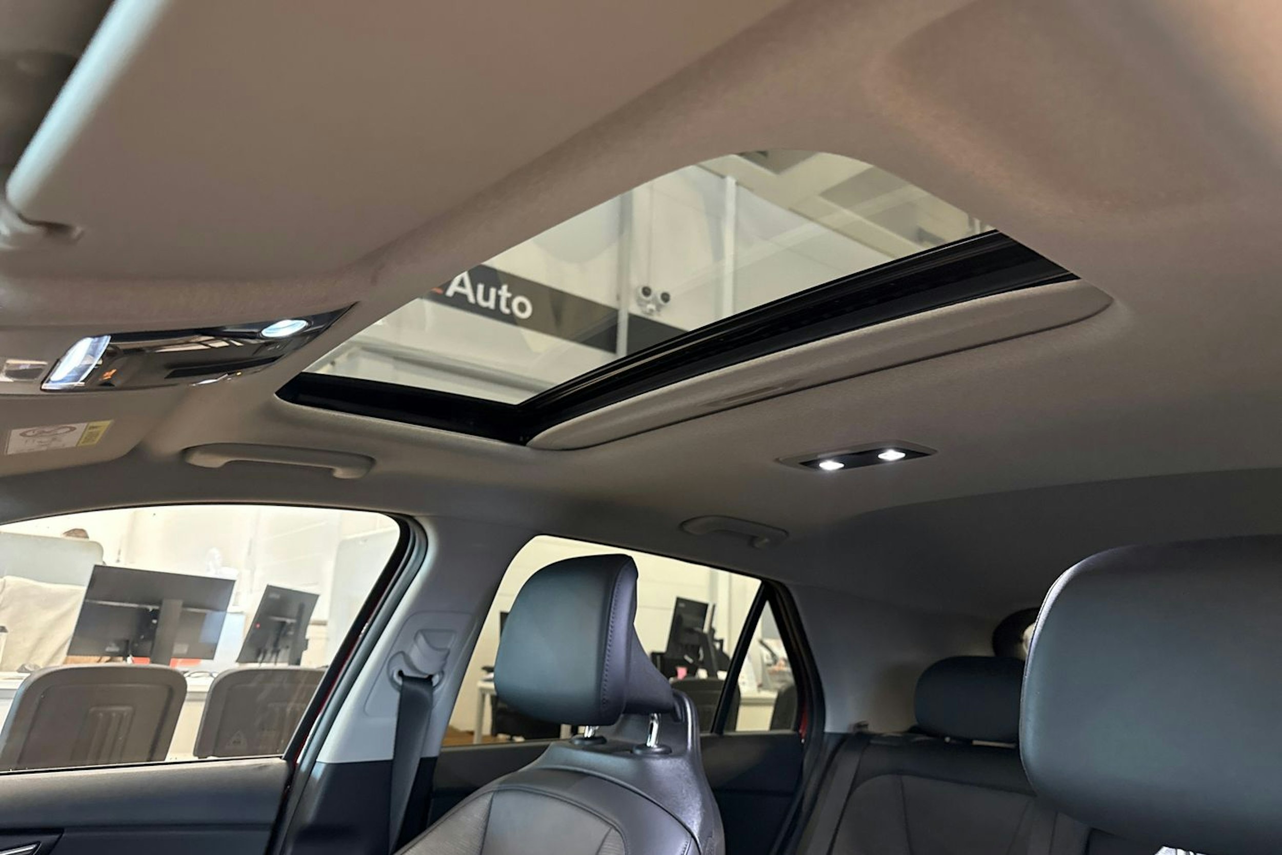 oranssi Kia Niro 2023 kuva 26.