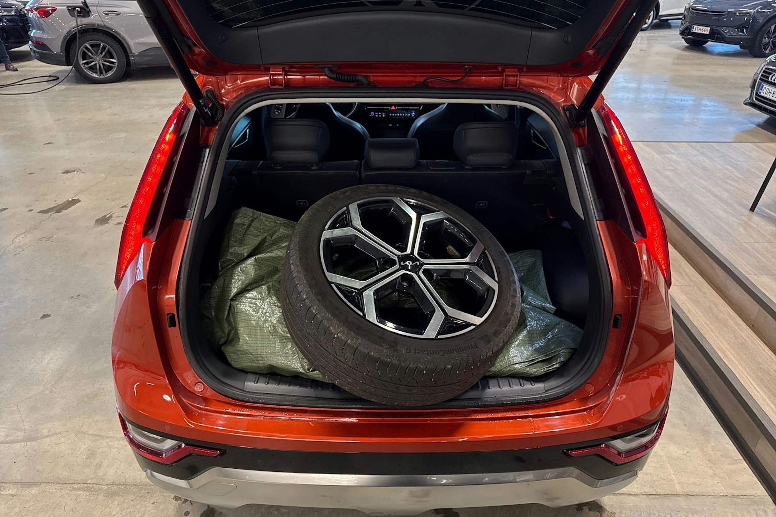 oranssi Kia Niro 2023 kuva 27.