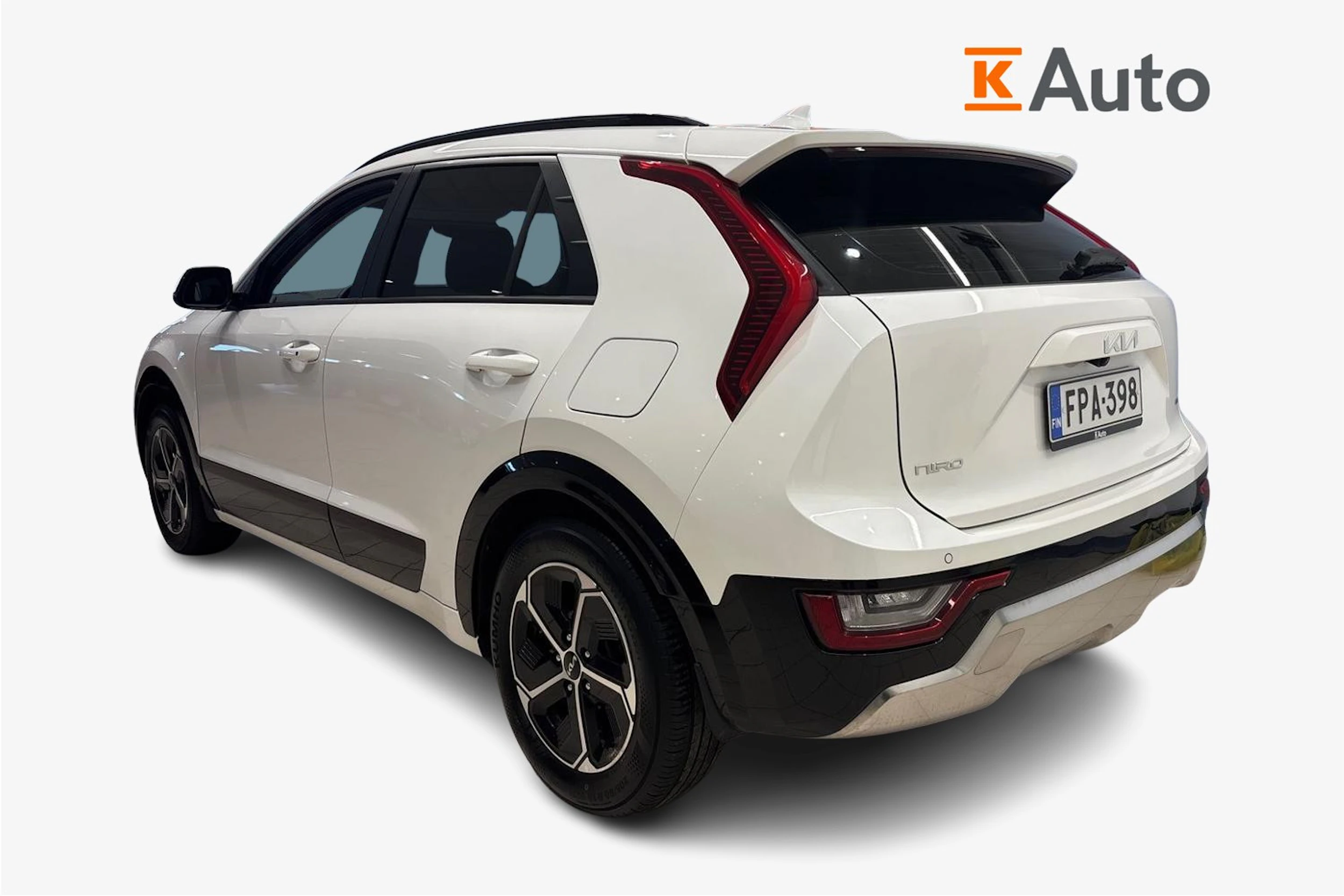 valkoinen Kia Niro 2023 kuva 3.