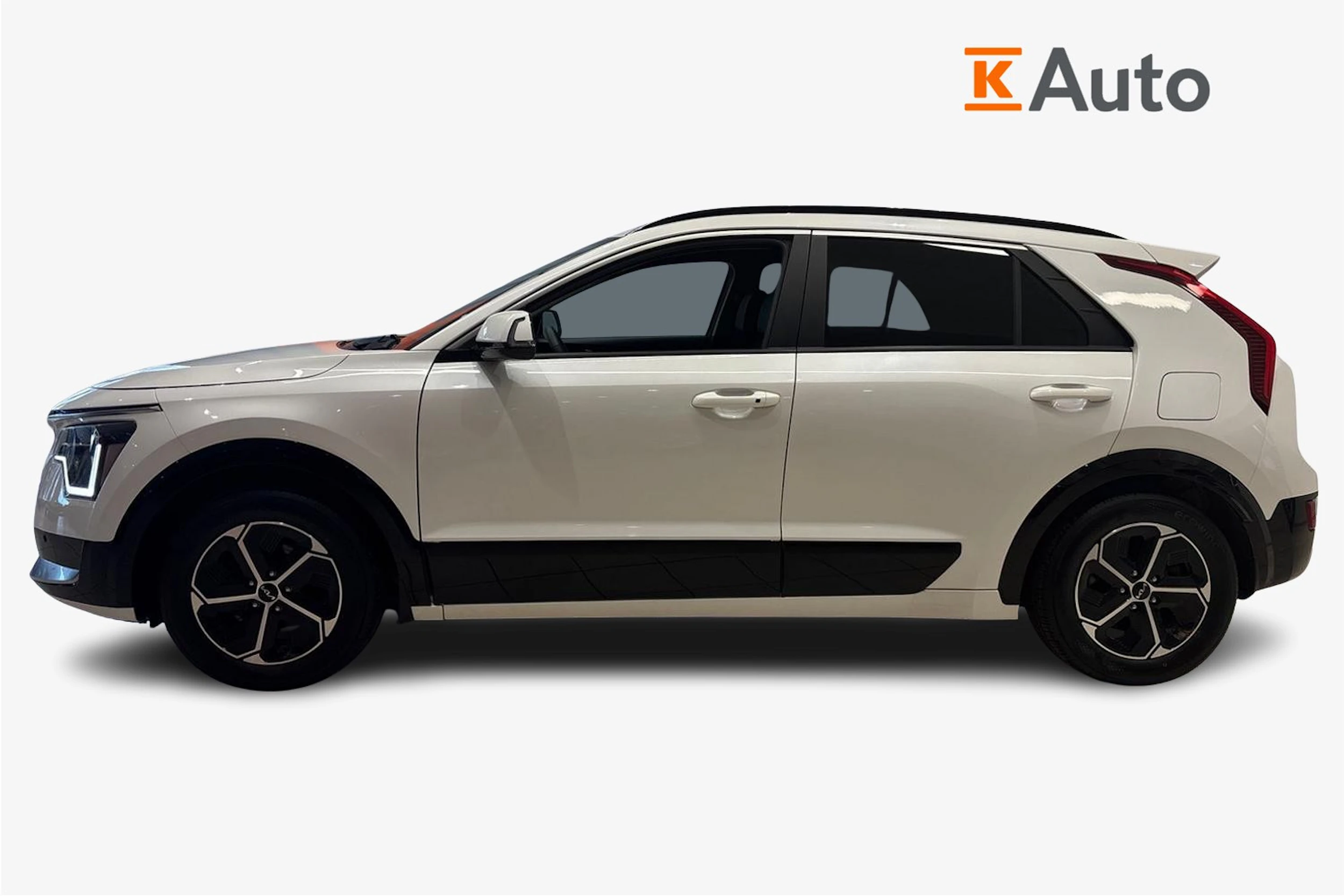 valkoinen Kia Niro 2023 kuva 7.