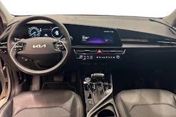 valkoinen Kia Niro 2023 kuva 9.