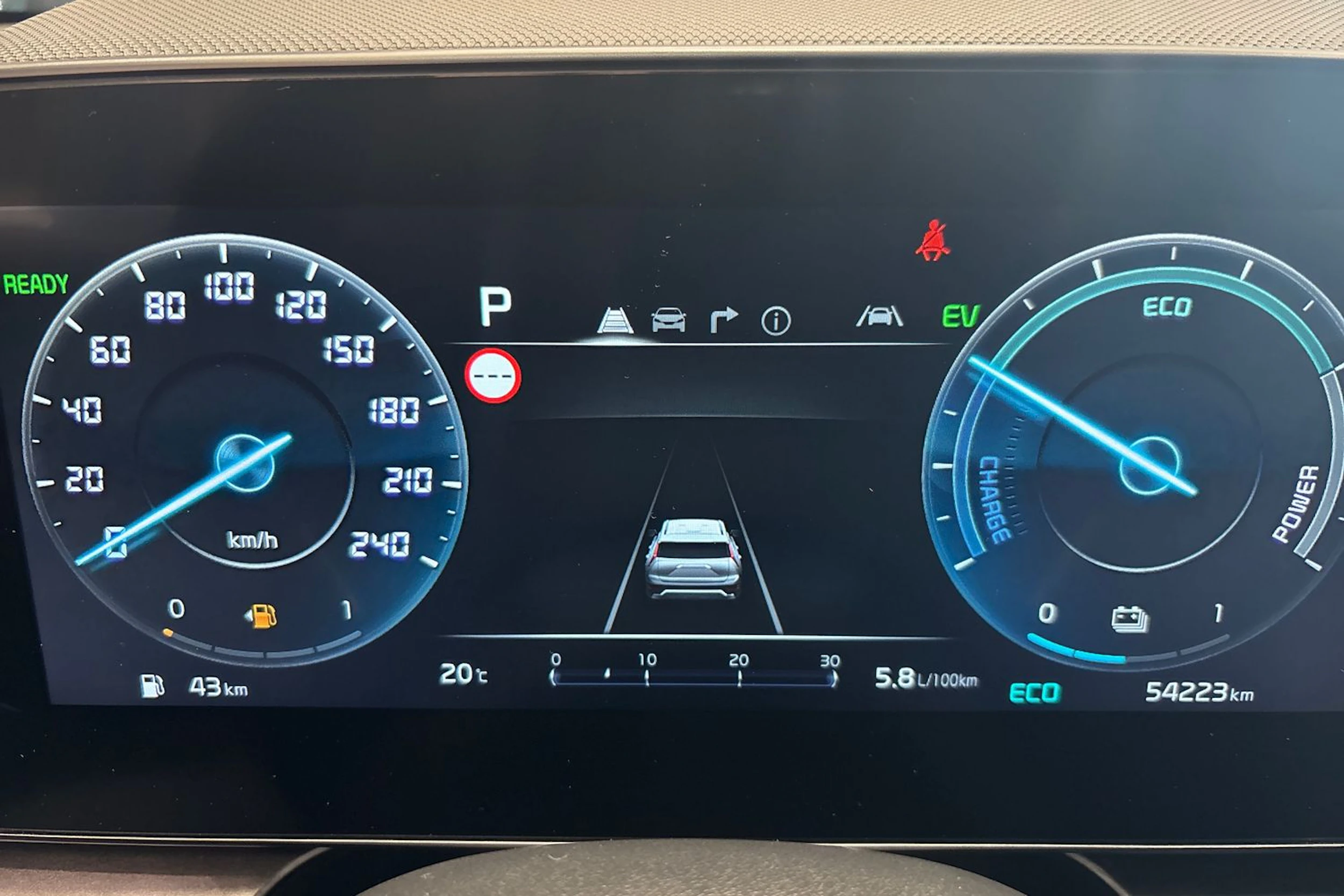valkoinen Kia Niro 2023 kuva 17.