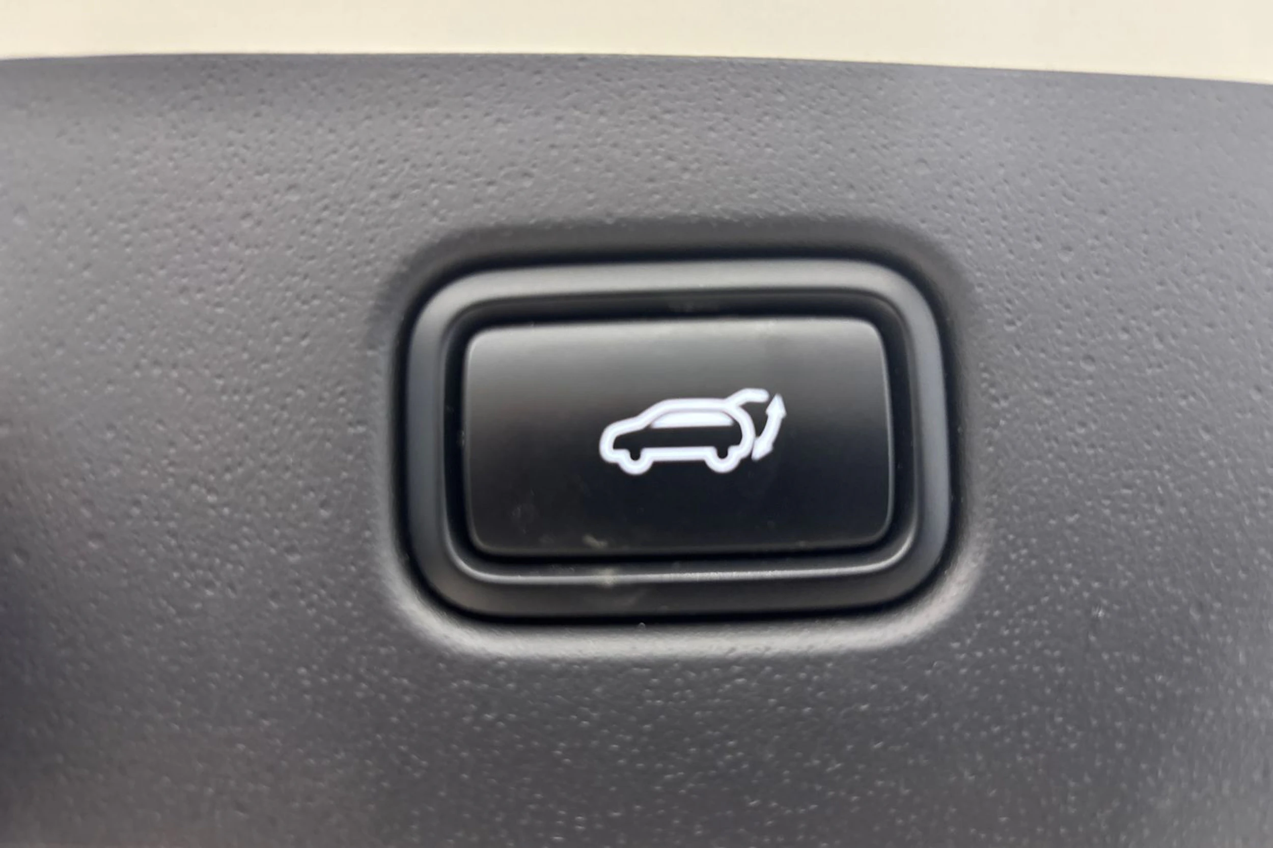 valkoinen Kia Niro 2023 kuva 28.