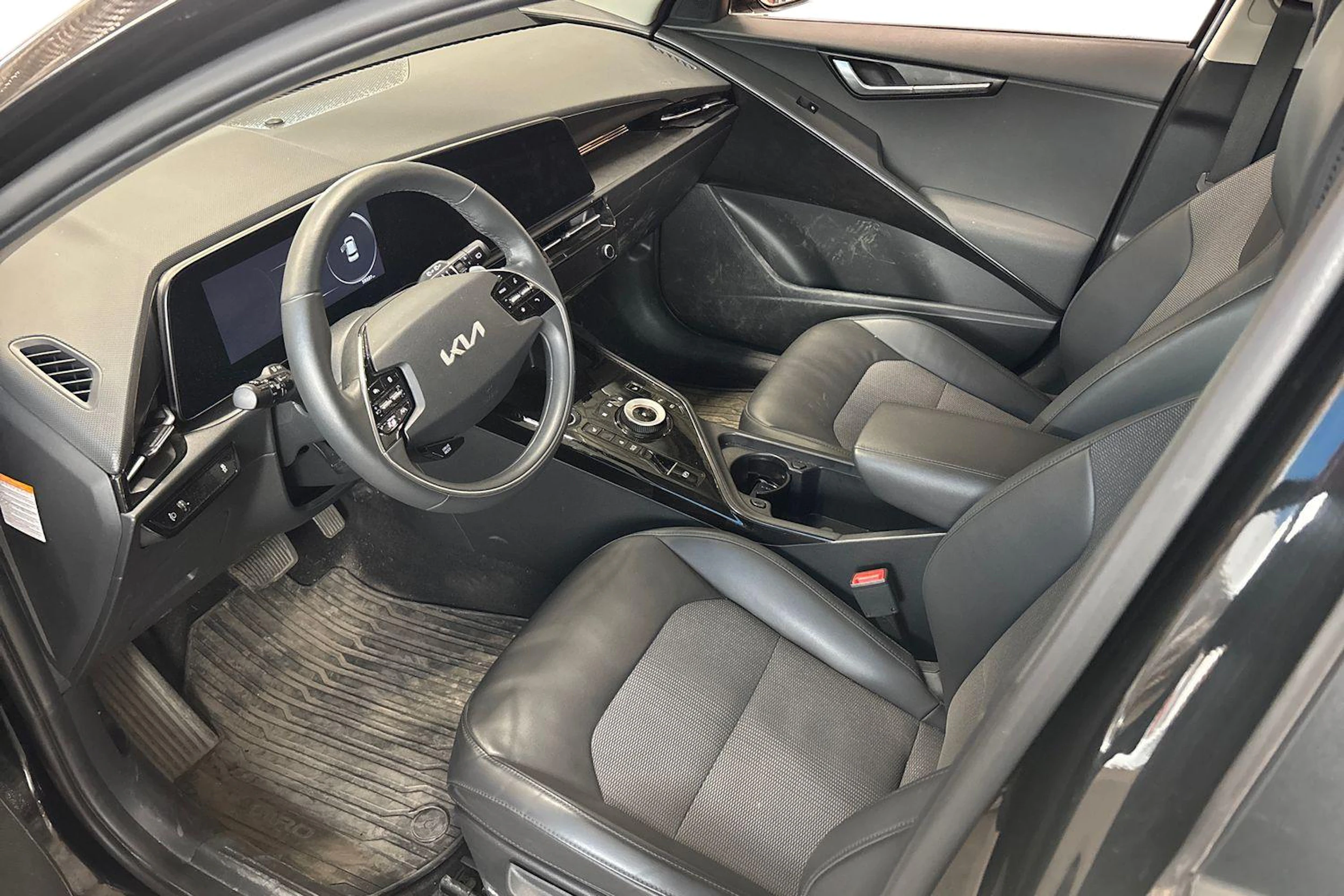 musta Kia Niro 2023 kuva 3.