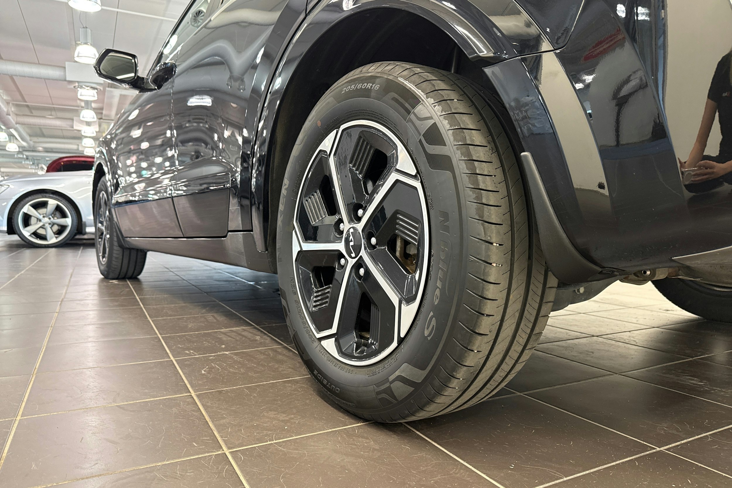 musta Kia Niro 2023 kuva 13.